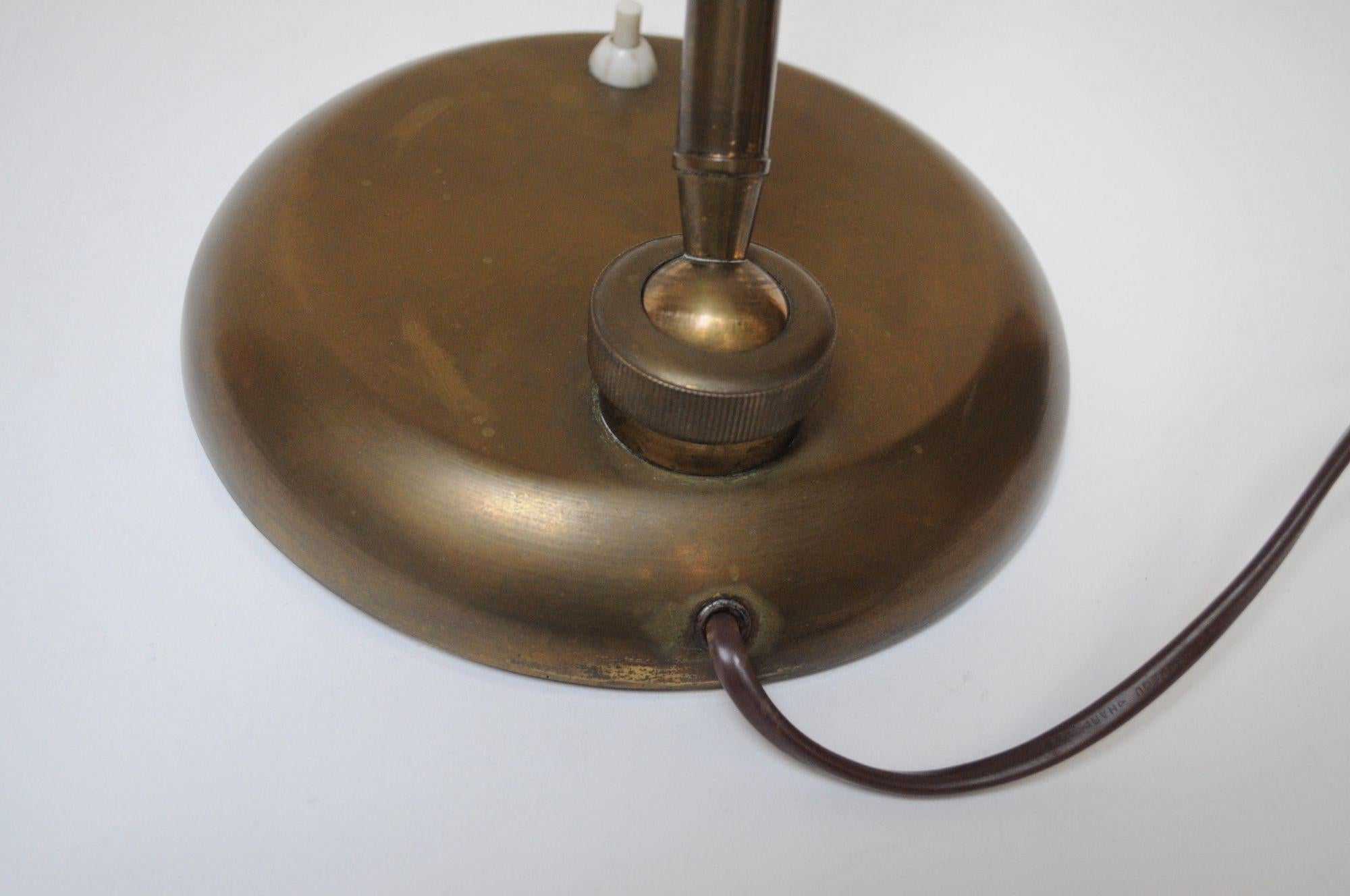 Lampada da tavolo ministeriale in ottone patinato di Giovanni Michelucci per Lariolux Italia in vendita 7