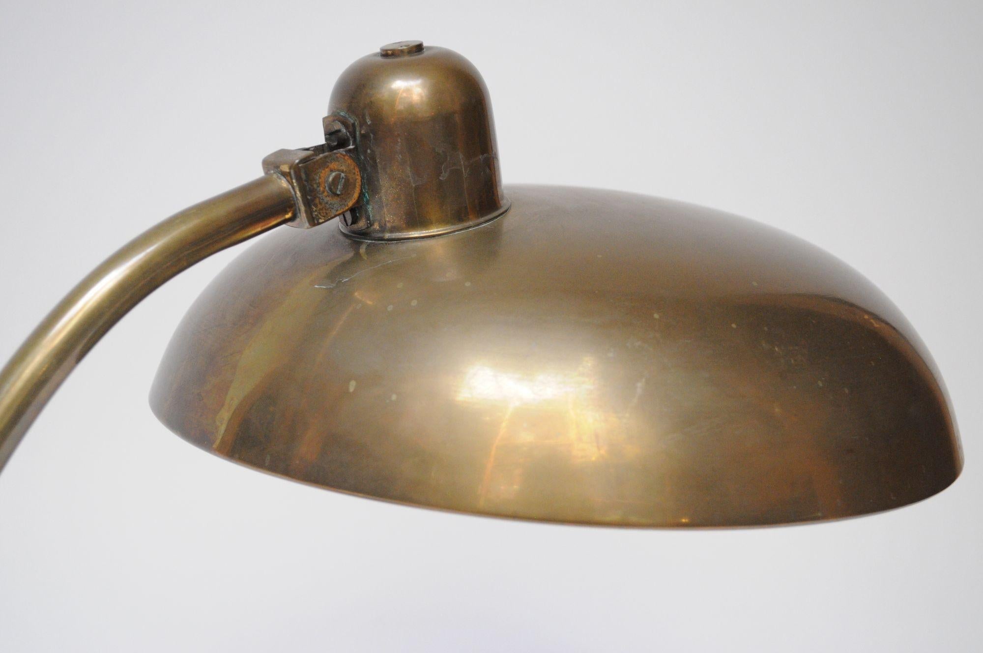 Lampada da tavolo ministeriale in ottone patinato di Giovanni Michelucci per Lariolux Italia in vendita 2
