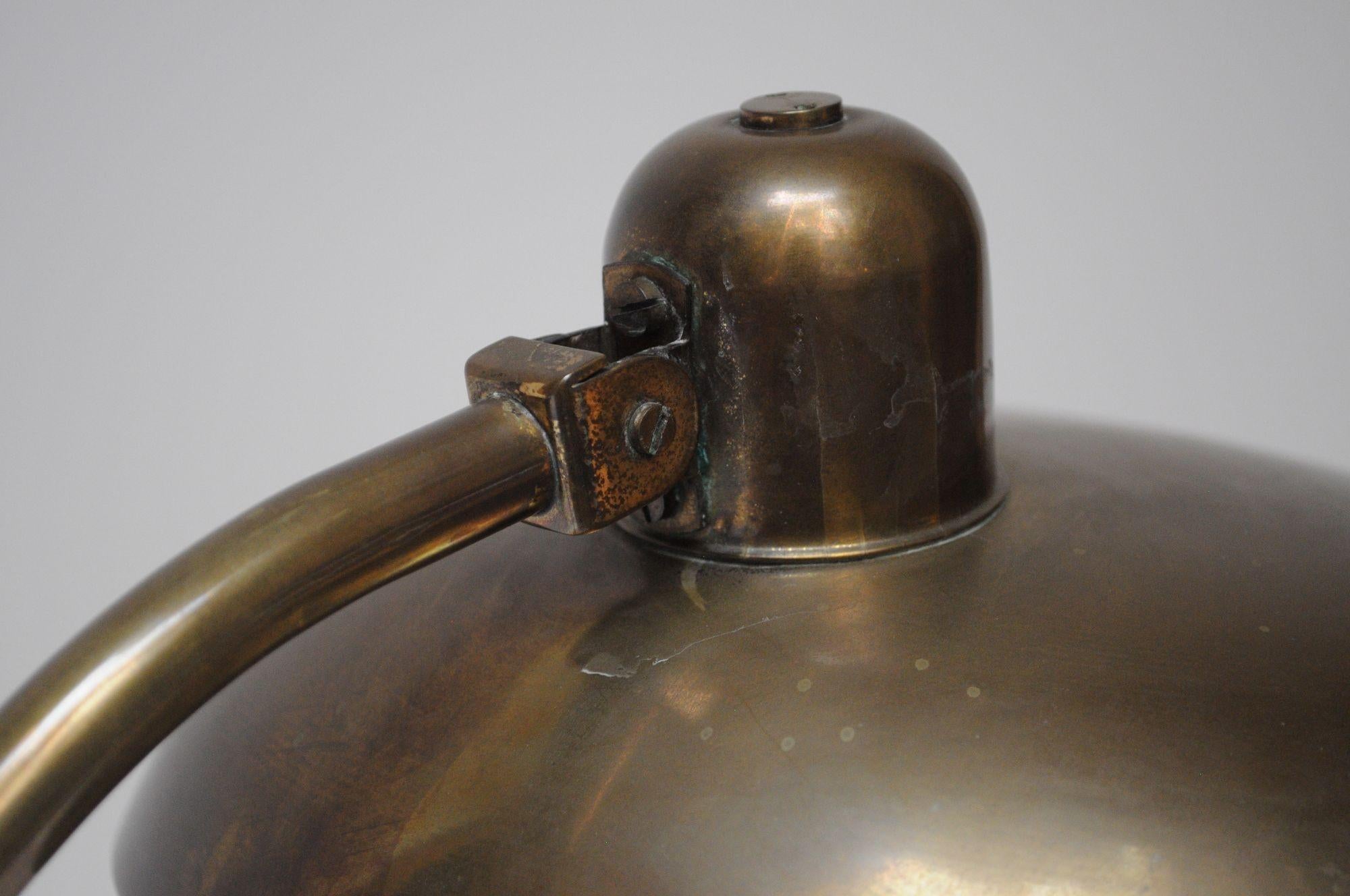 Lampada da tavolo ministeriale in ottone patinato di Giovanni Michelucci per Lariolux Italia in vendita 8