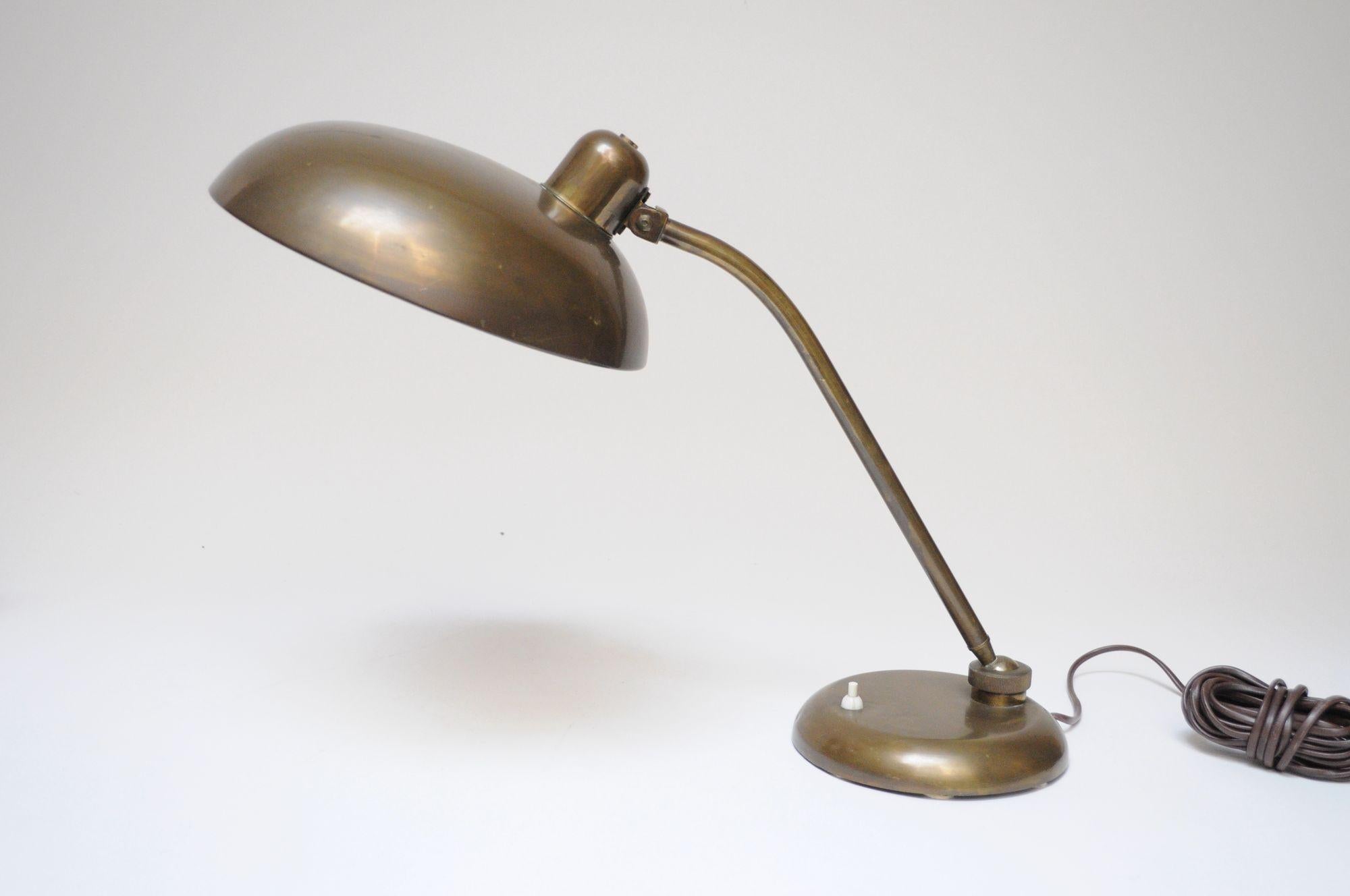 Lampada da tavolo ministeriale in ottone patinato di Giovanni Michelucci per Lariolux Italia in vendita 9