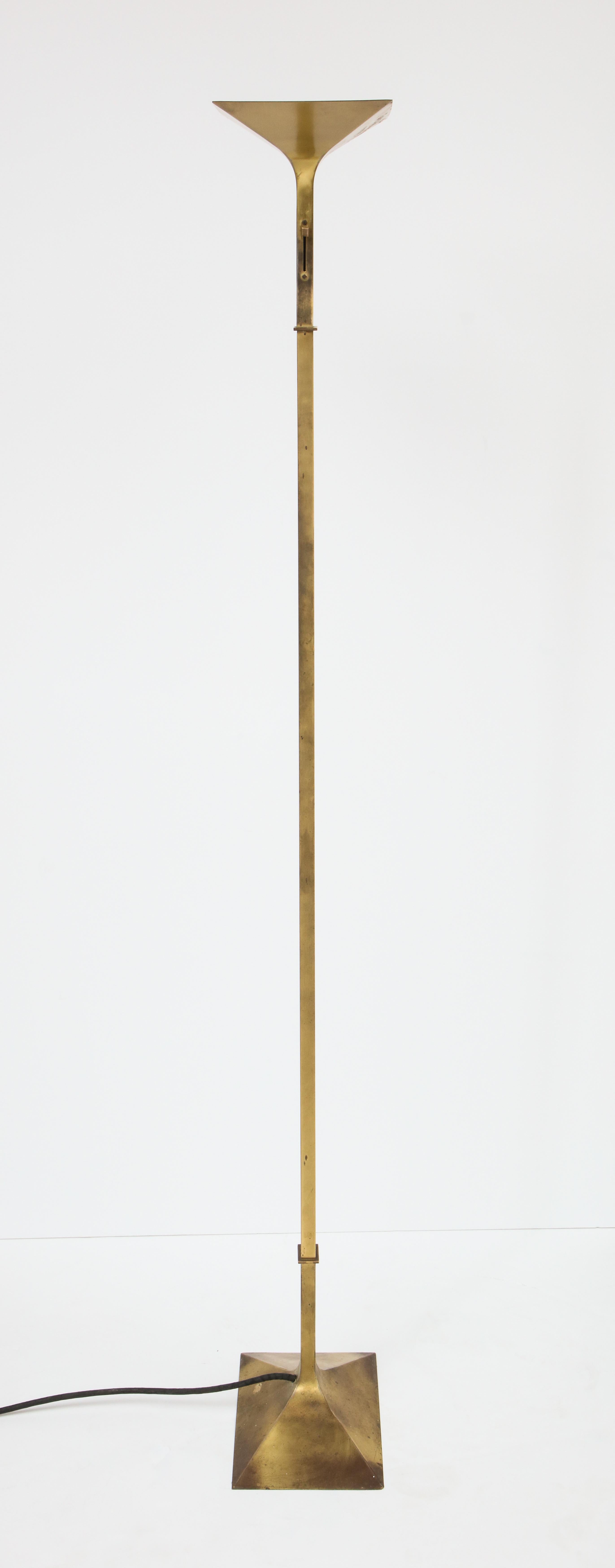 Patinated Brass Modernist Floor Lamp, Italy, 1980s 5