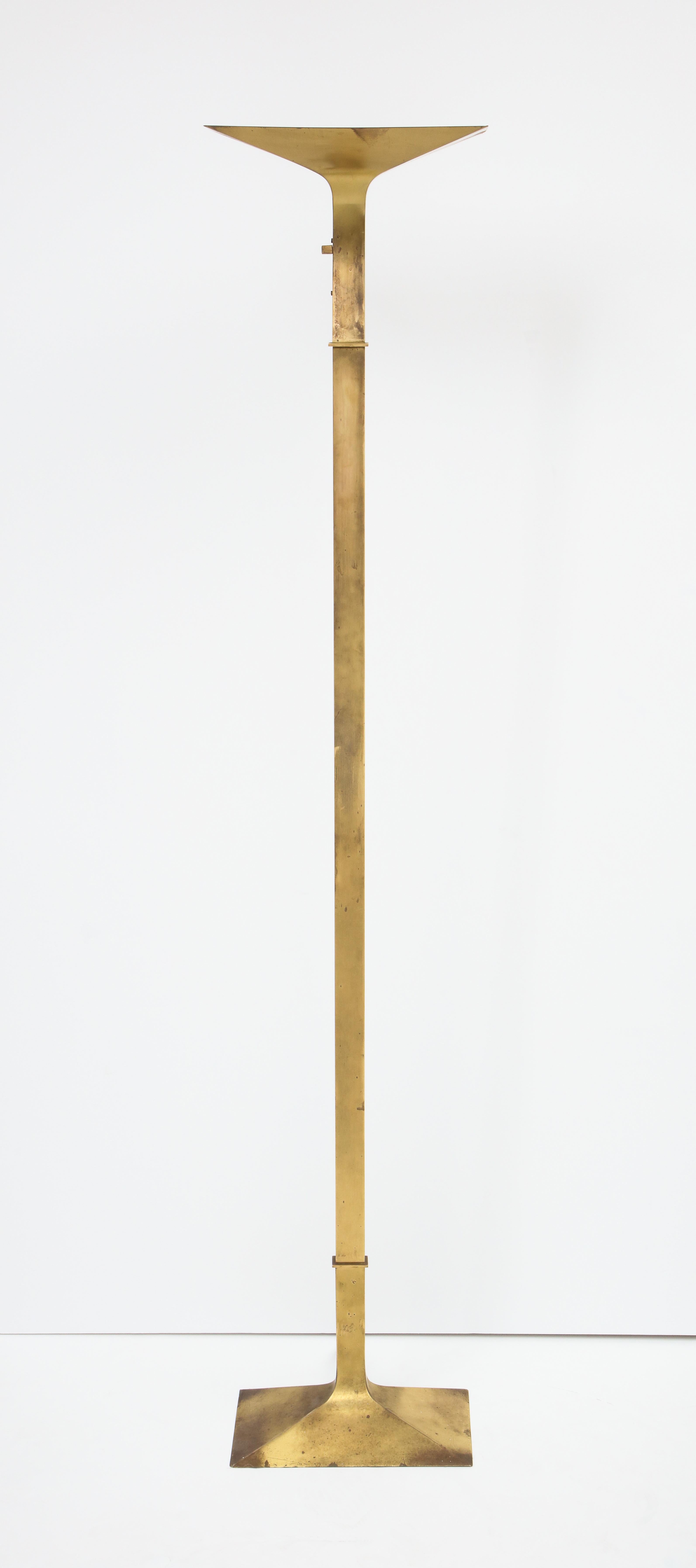 symmetrical patinated brass halogen floor lamp
Italy.
In the style of Romeo Rega.