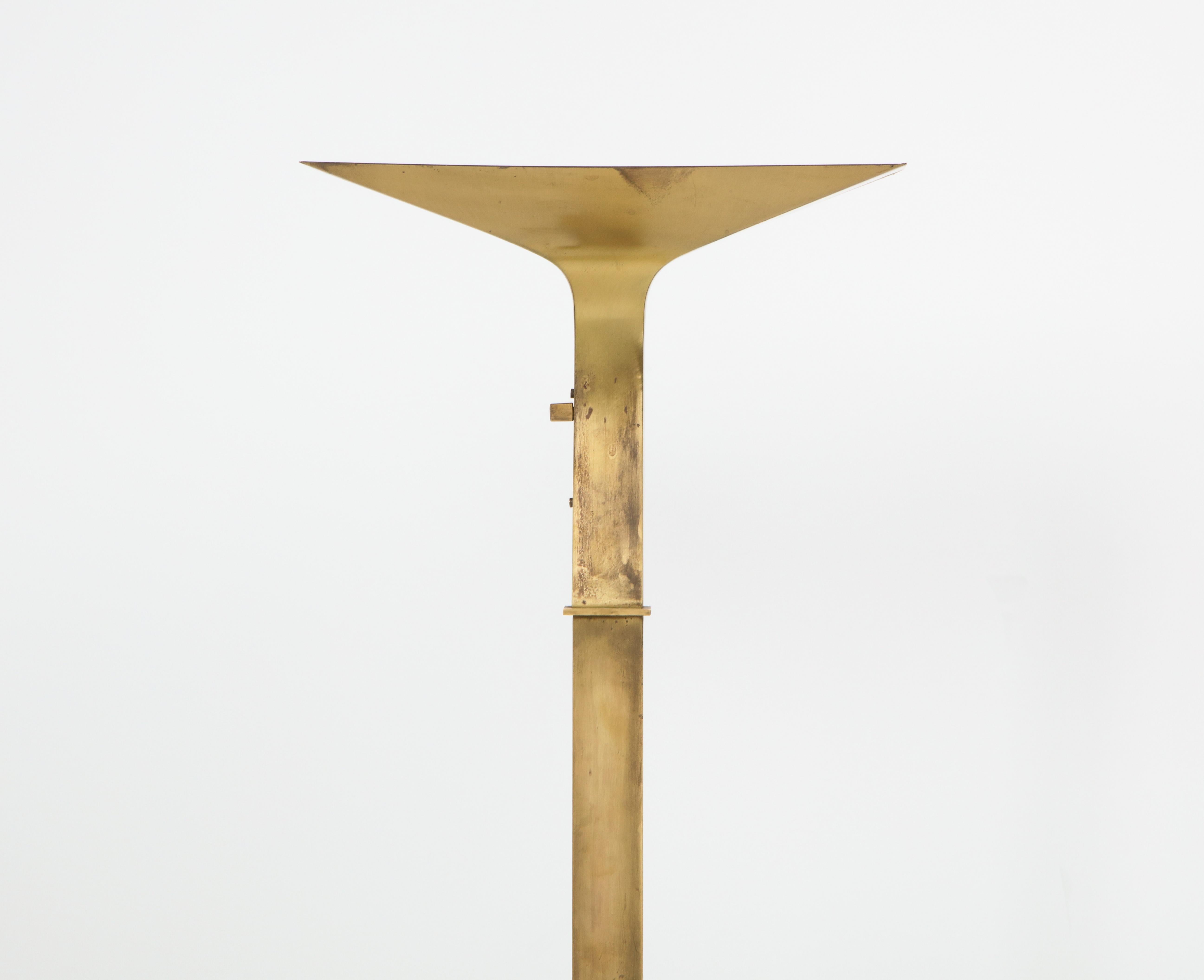 Patinated Brass Modernist Floor Lamp, Italy, 1980s In Good Condition In New York, NY