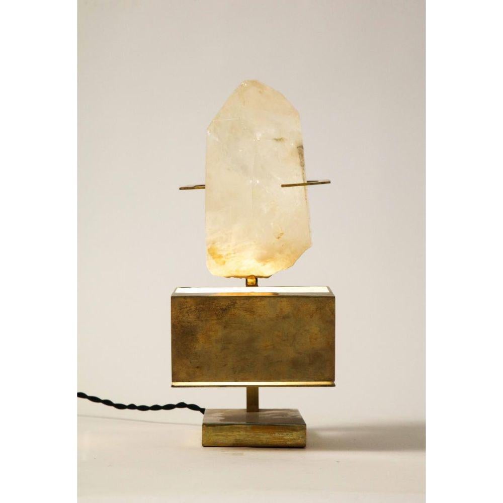 Moderne Lampe de table en laiton patiné et quartz rose à la manière de Willy Daro, vers 1970 en vente