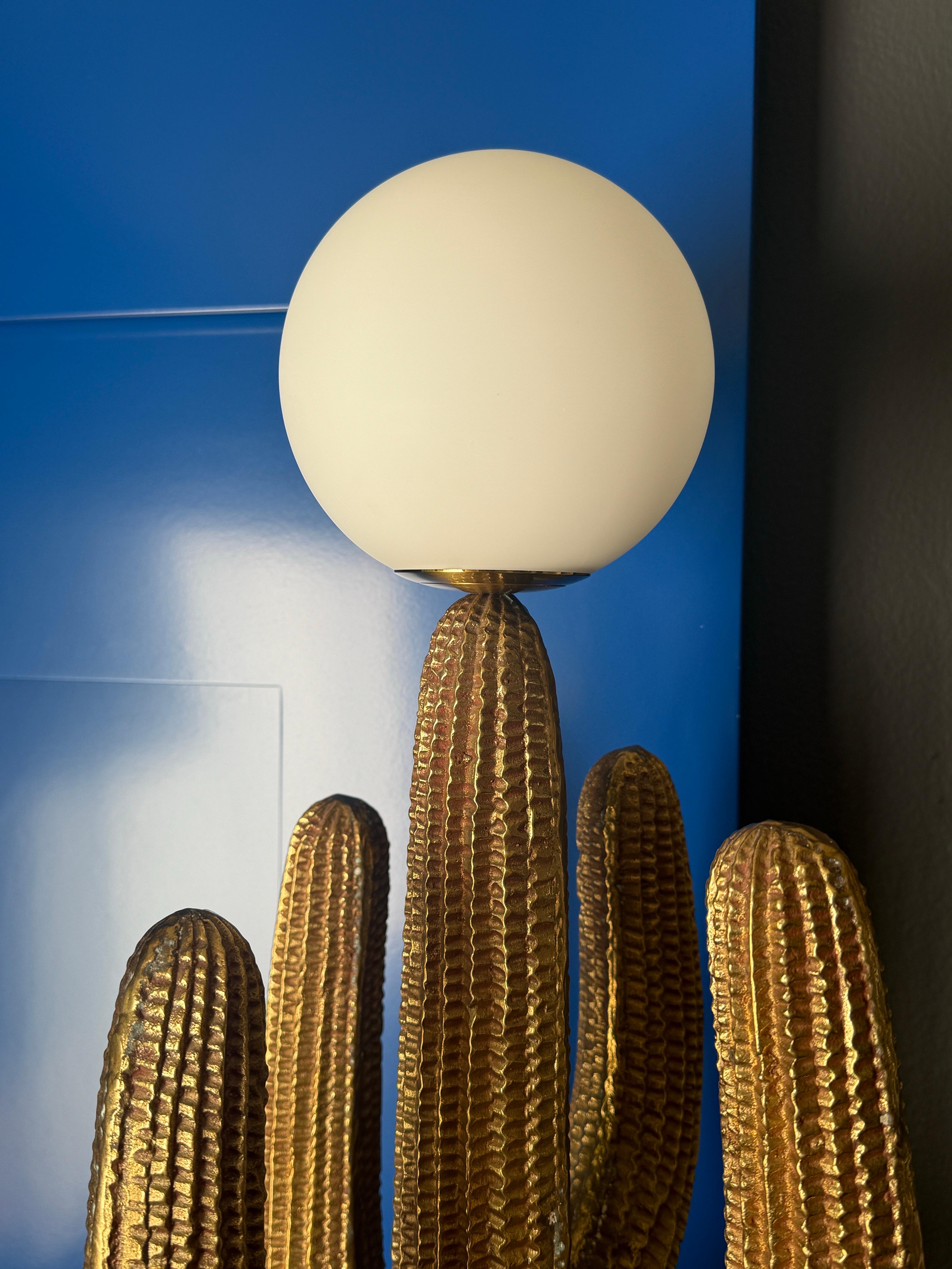 Lámpara de latón patinado Cactus Saguaro en venta 7