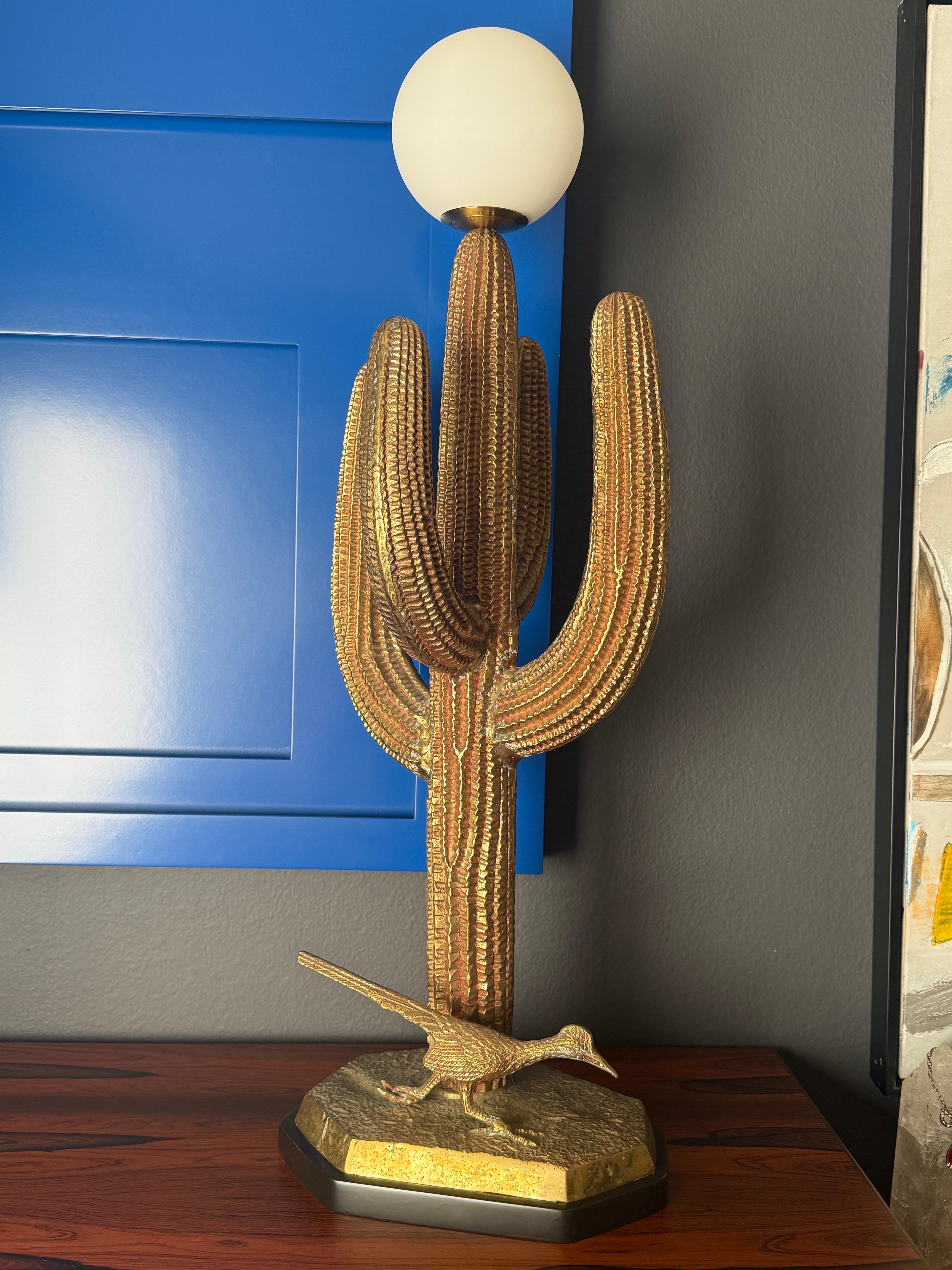 Lámpara de latón patinado Cactus Saguaro en venta 12