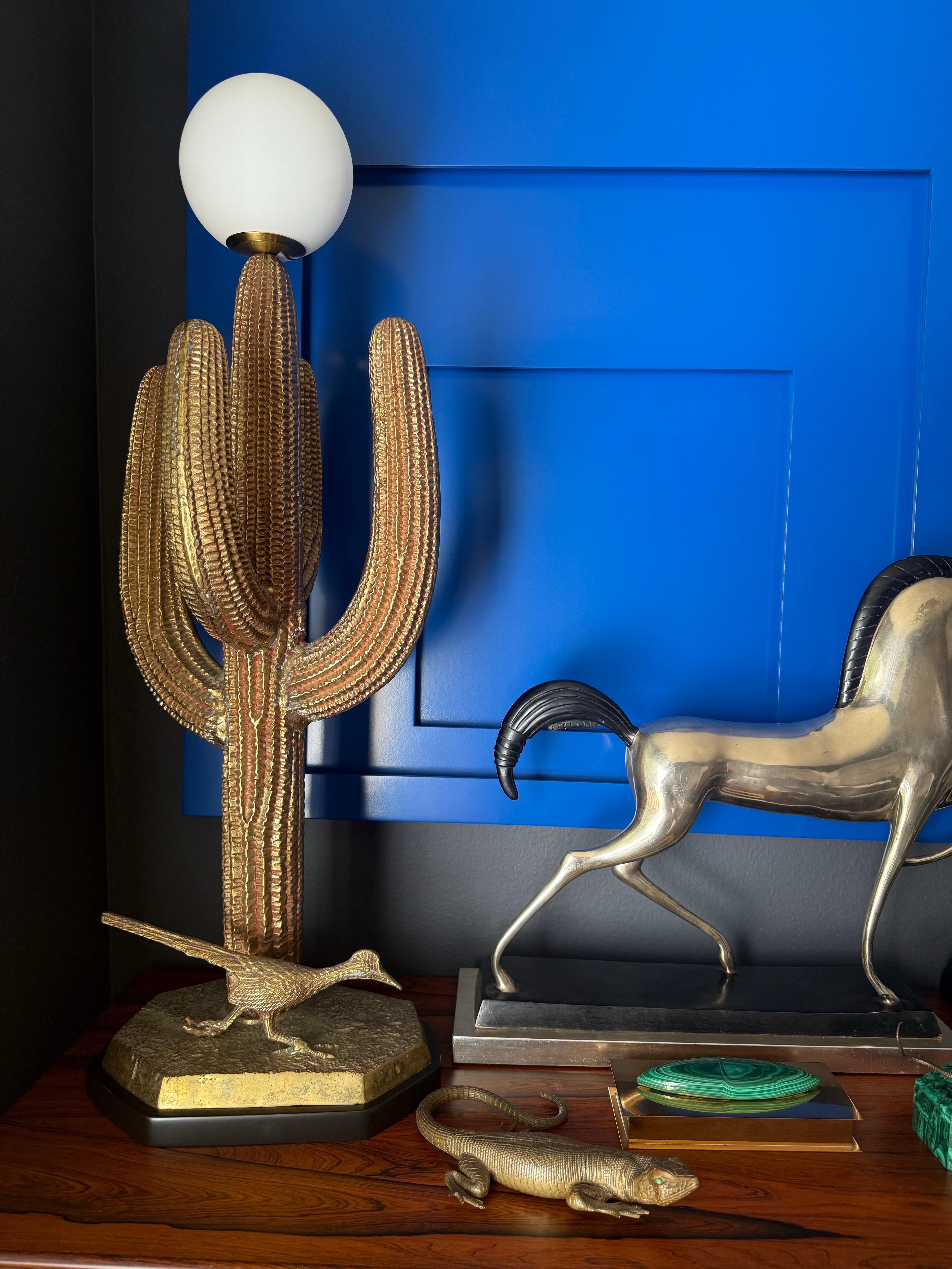 Lámpara de latón patinado Cactus Saguaro en venta 25