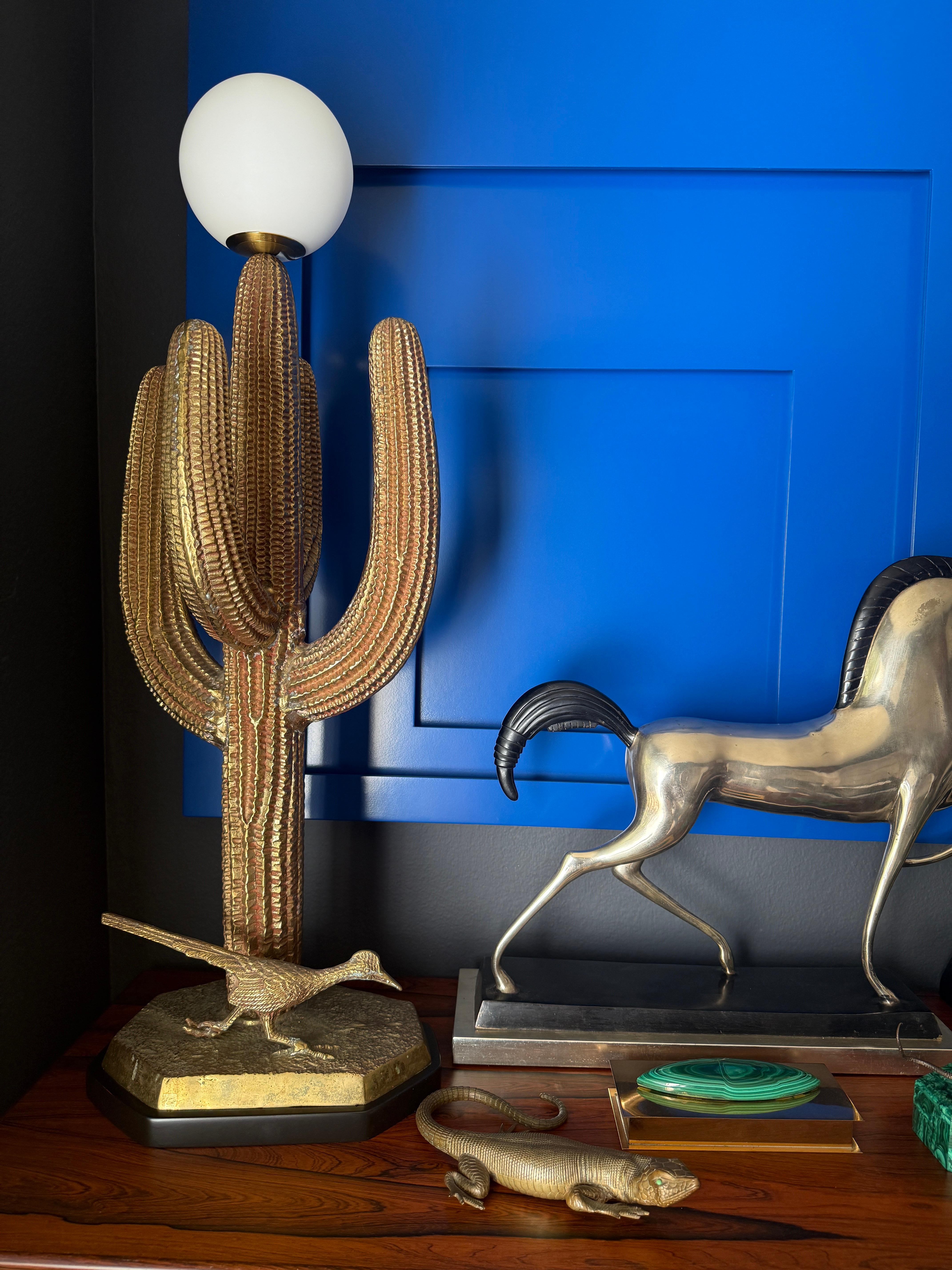 Lámpara de latón patinado Cactus Saguaro en venta 1