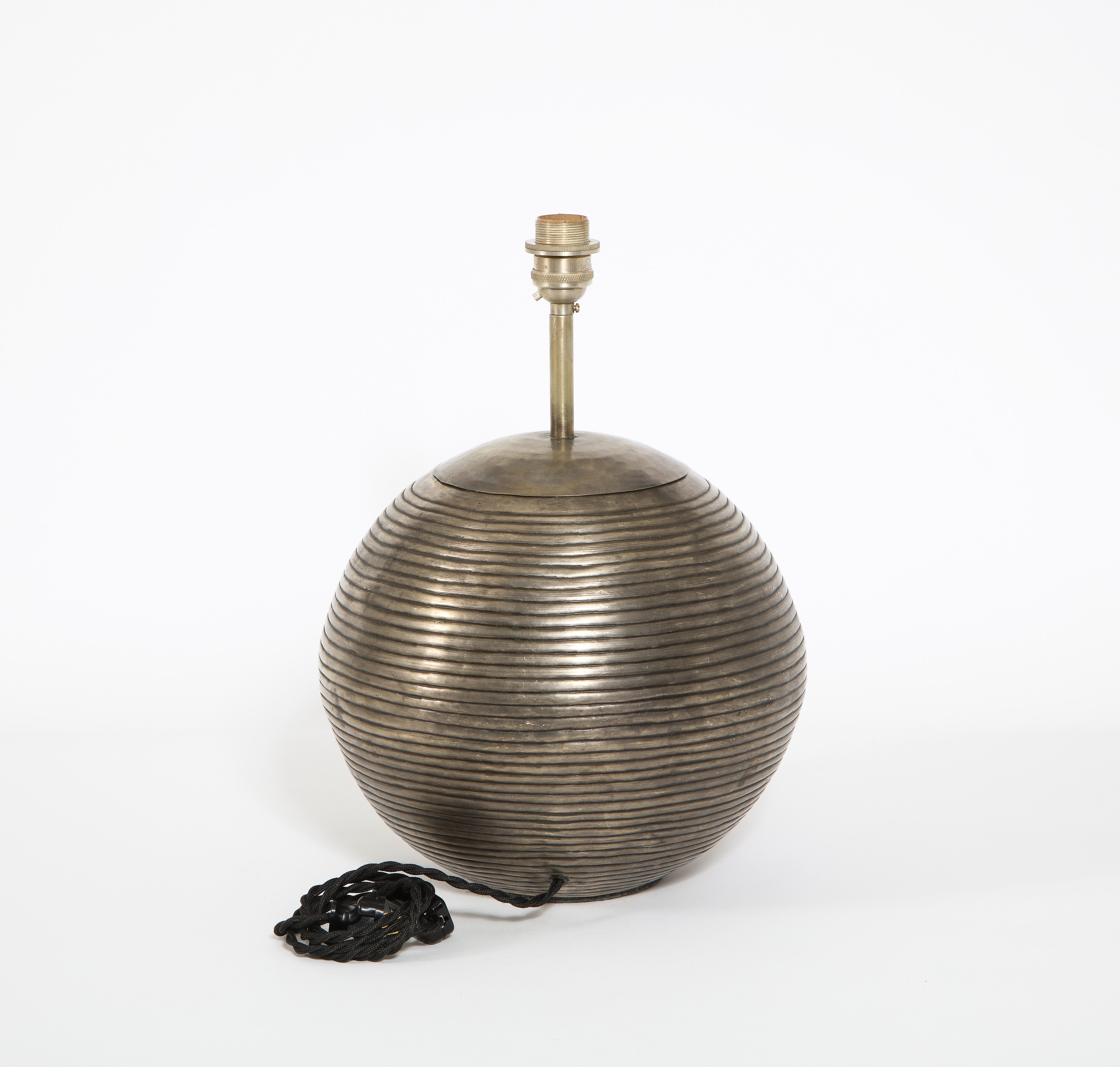 Ribbed Patinated Brass Spherical Table Lamp, France 1960's For Sale 6