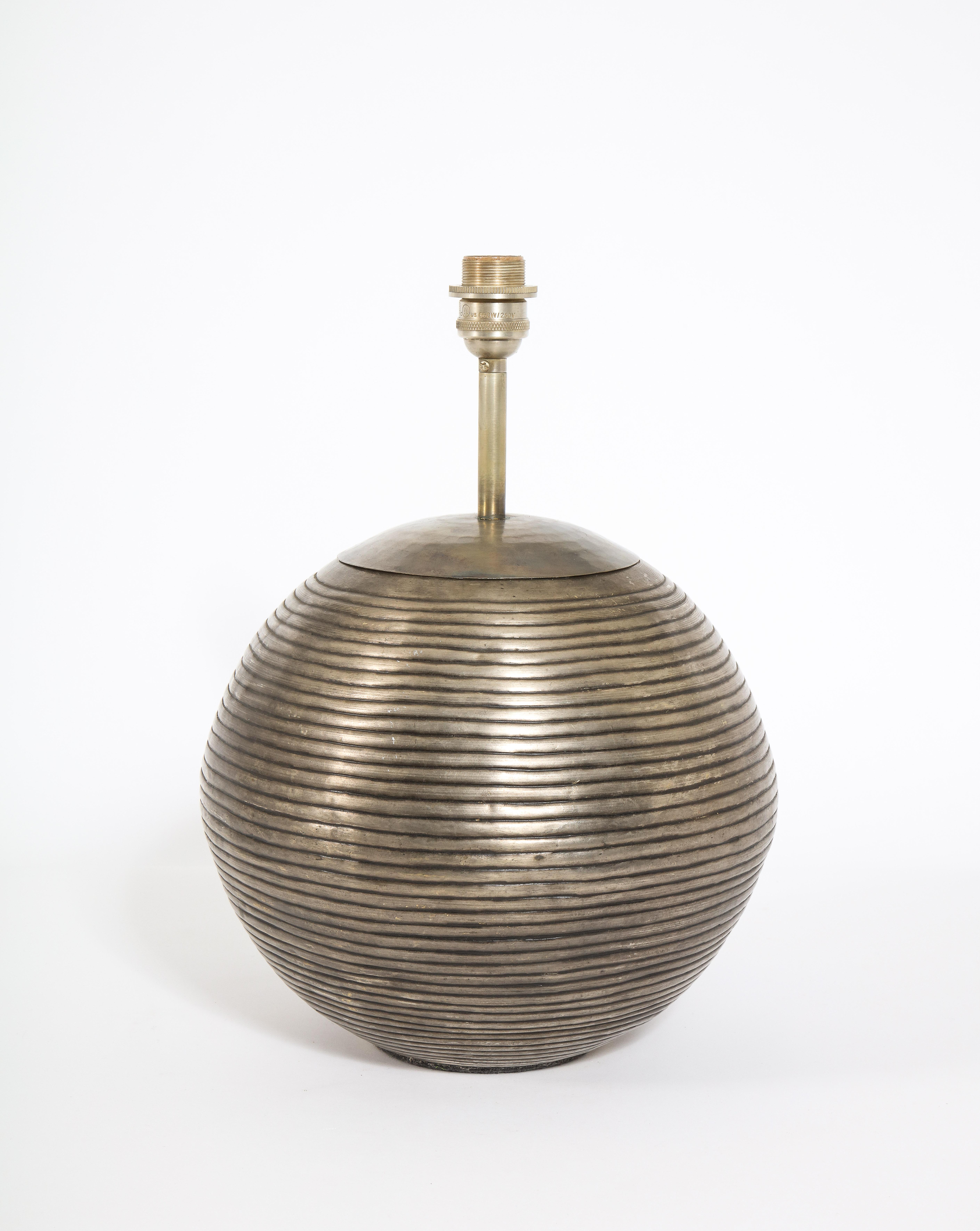 Ribbed Patinated Brass Spherical Table Lamp, France 1960's For Sale 3