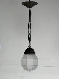 Art Deco Leuchte aus patinierter Bronze und facettiertem Glas im Stil von Adolf Loos