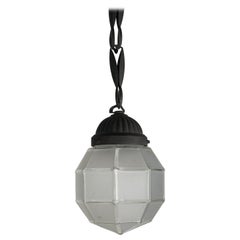 Art Deco Leuchte aus patinierter Bronze und facettiertem Glas im Stil von Adolf Loos