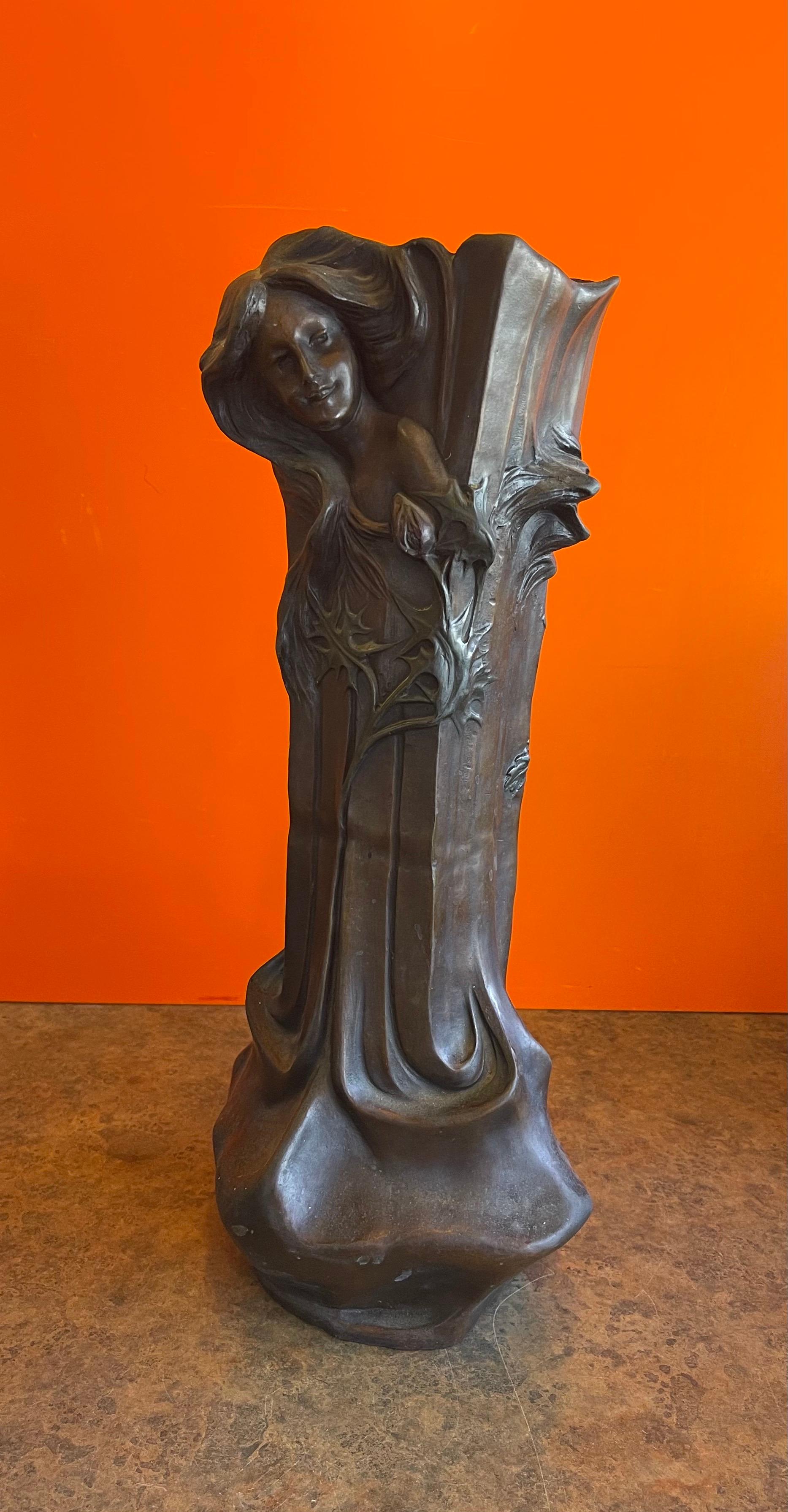 Patinated Bronze Art Nouveau Vase with Maiden & Floral Design by Francesco Flora In Good Condition For Sale In San Diego, CA