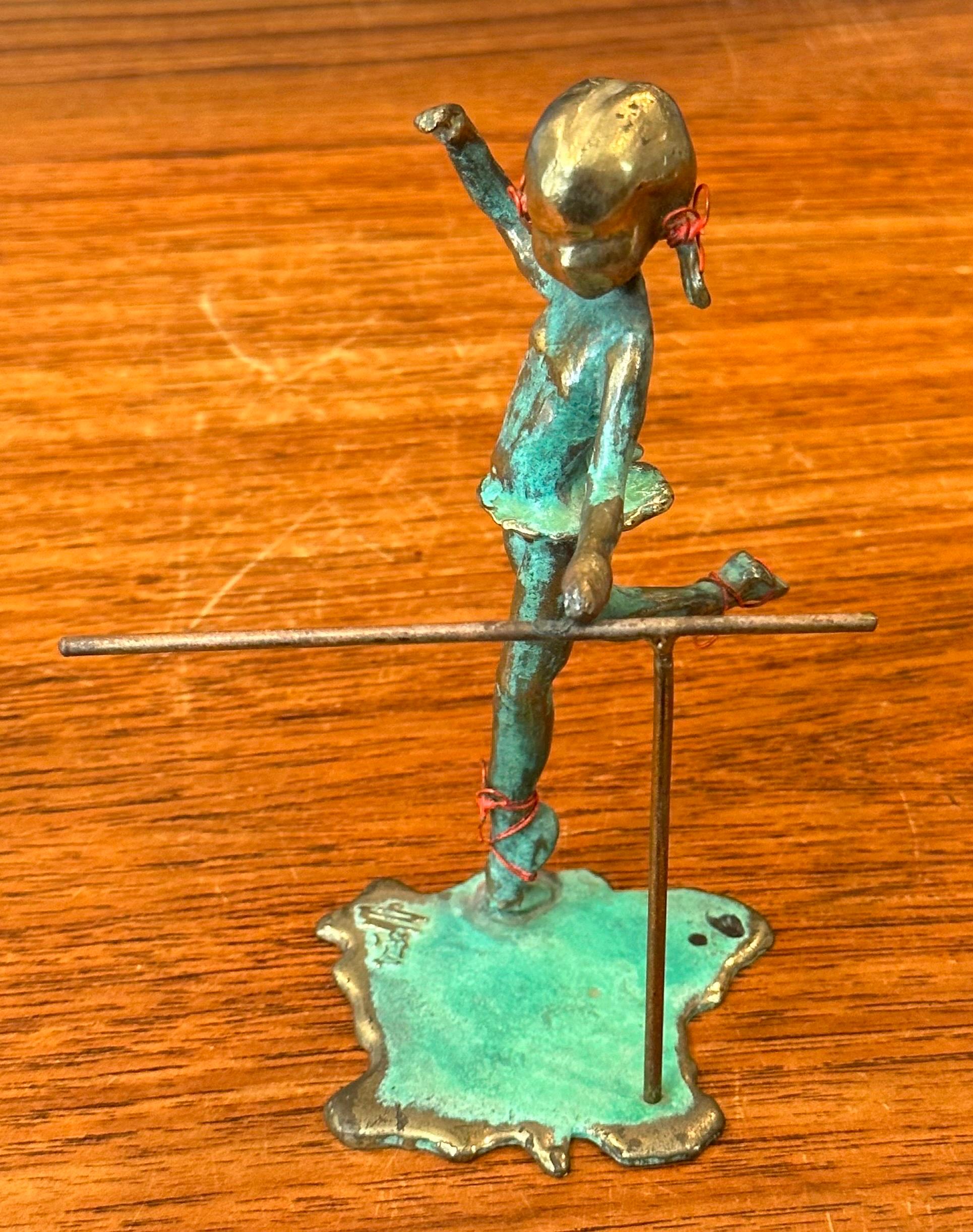 Patinierte Ballerina-Skulptur aus Bronze von Malcolm Moran (20. Jahrhundert) im Angebot