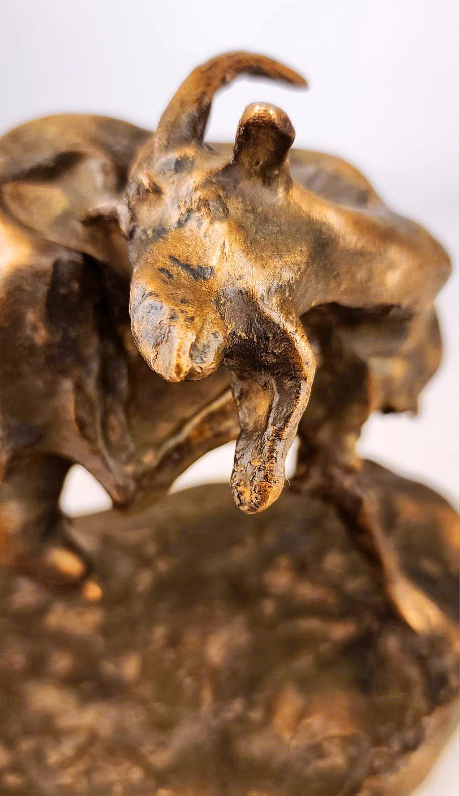 Sculpture de chèvre italienne Ernesto Bazzaro du début du 20e siècle en bronze patiné Bon état - En vente à North Miami, FL