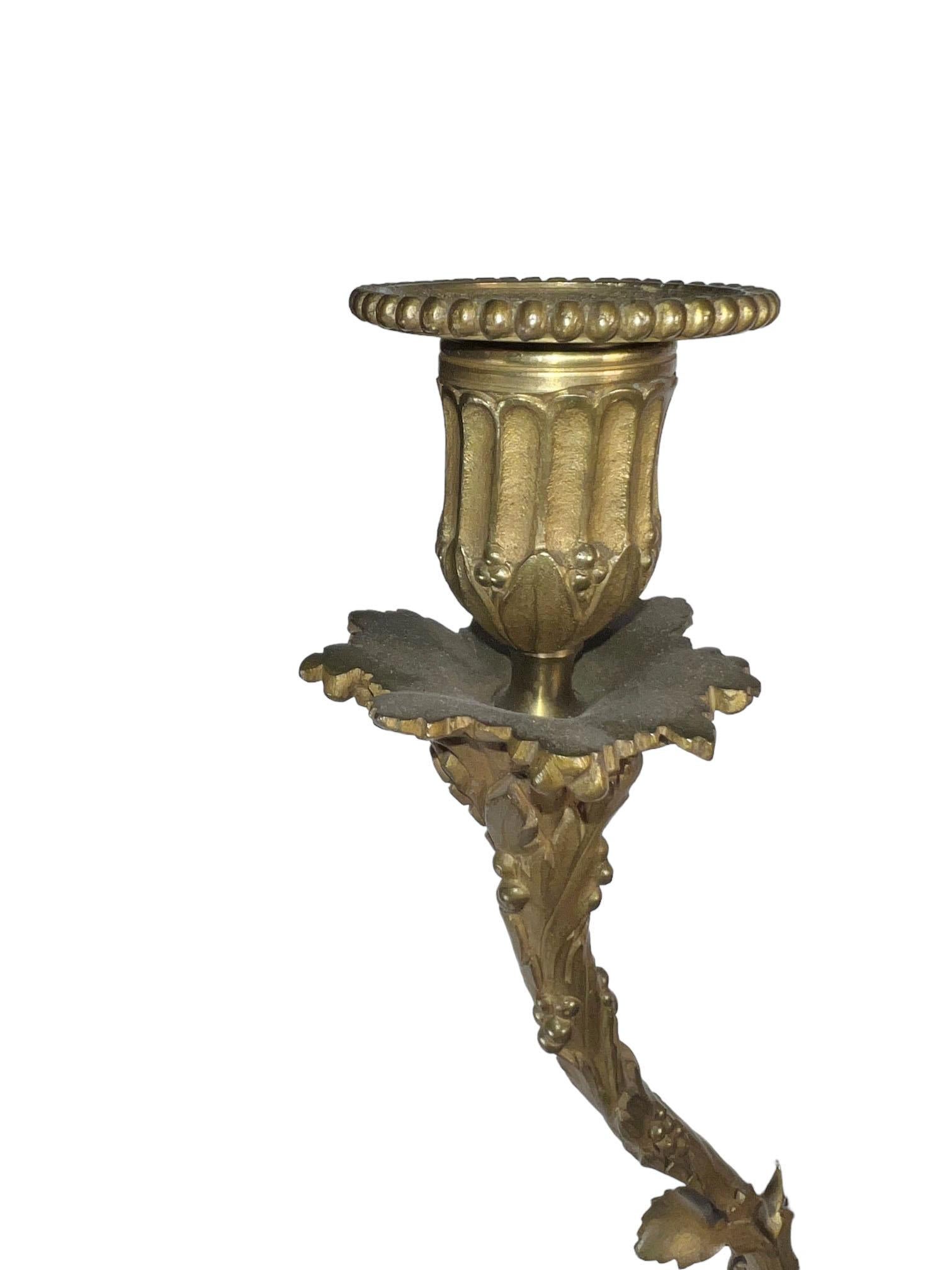 Candelabri con putti figurativi in bronzo patinato in vendita 6