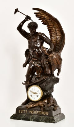 Horloge sculpturale en bronze patiné « Lutte préhistorique » d'Émile Louis