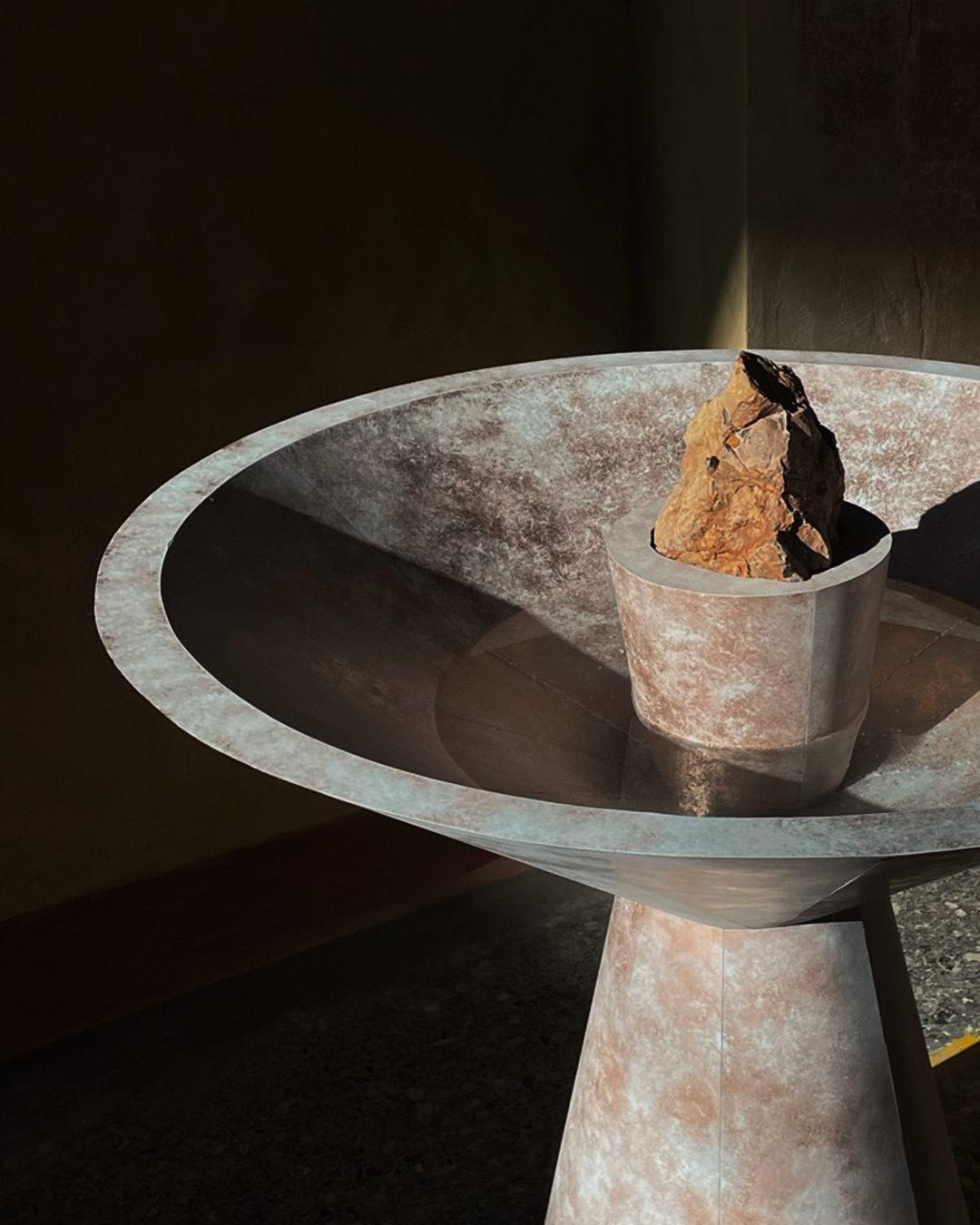 Fontana in bronzo patinato con legno colorato simile alla pietra di Pierre De Valck in vendita 4