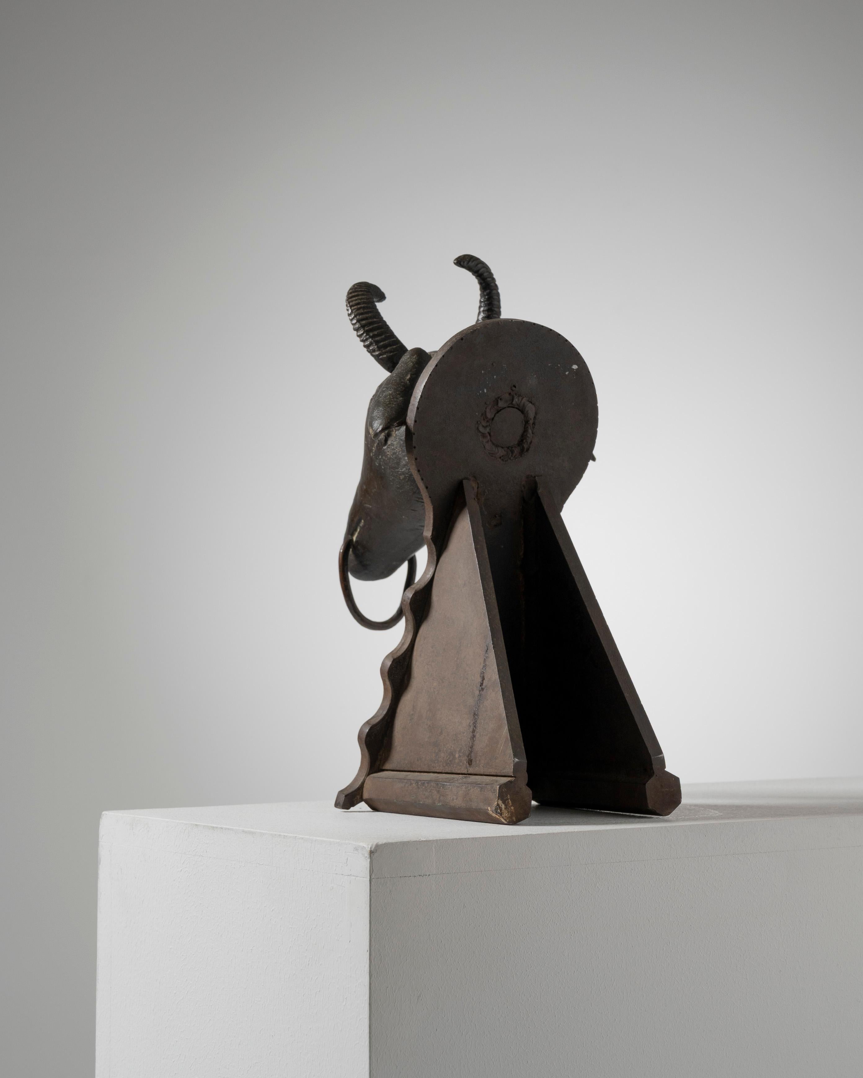 Scultura di testa di capra in bronzo patinato, anni '20. In condizioni buone in vendita a PARIS, FR