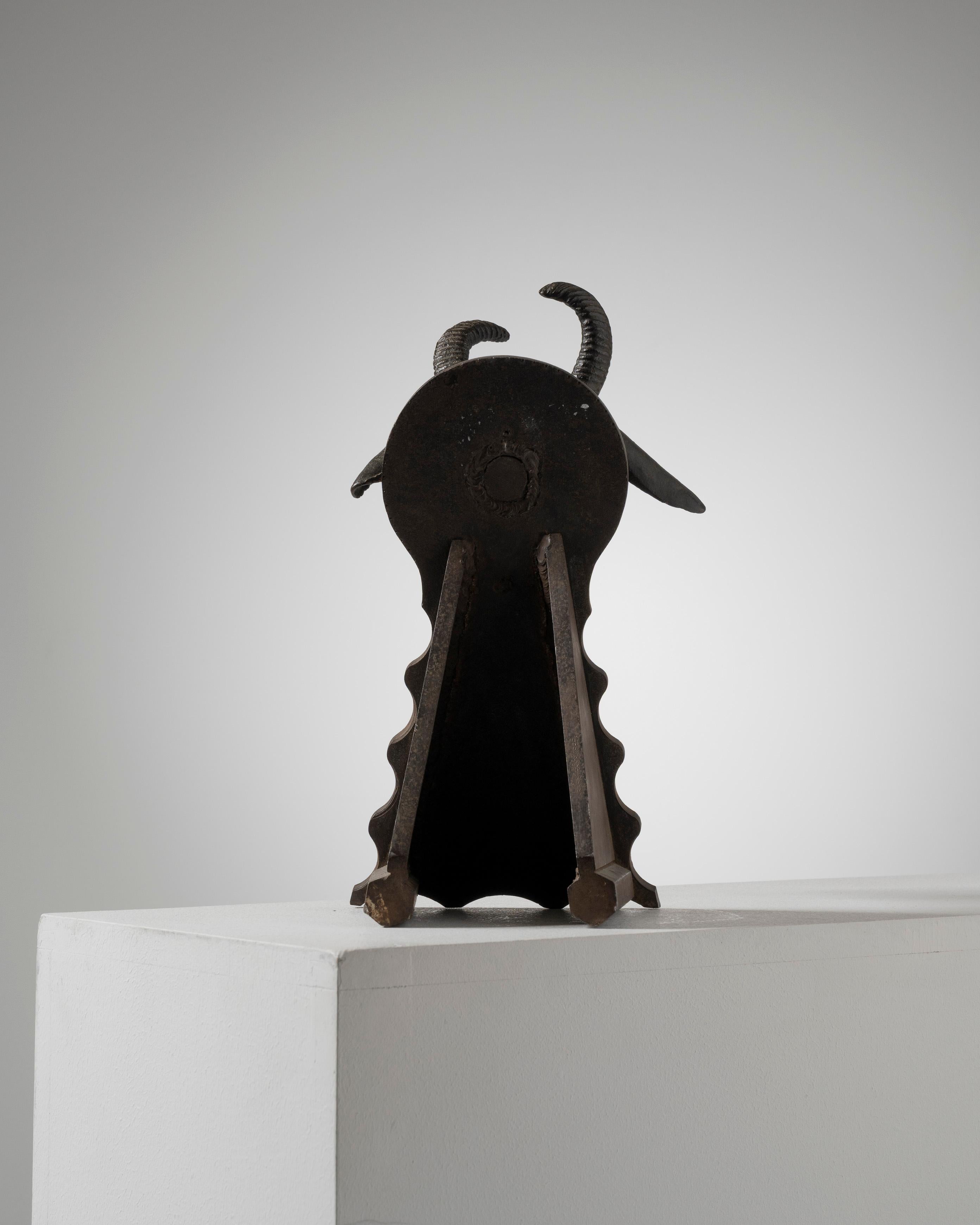 Inizio XX secolo Scultura di testa di capra in bronzo patinato, anni '20. in vendita
