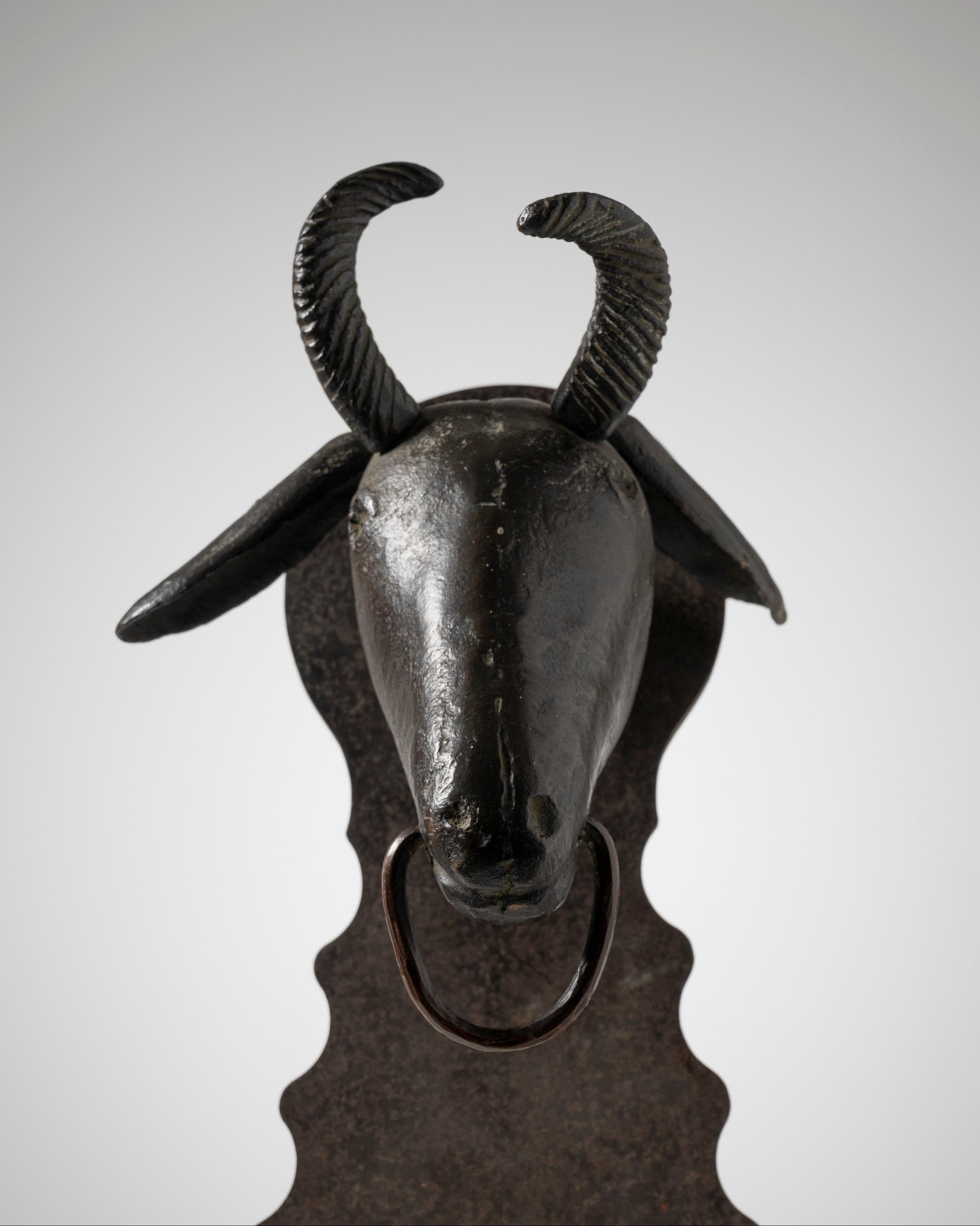 Scultura di testa di capra in bronzo patinato, anni '20. in vendita 3