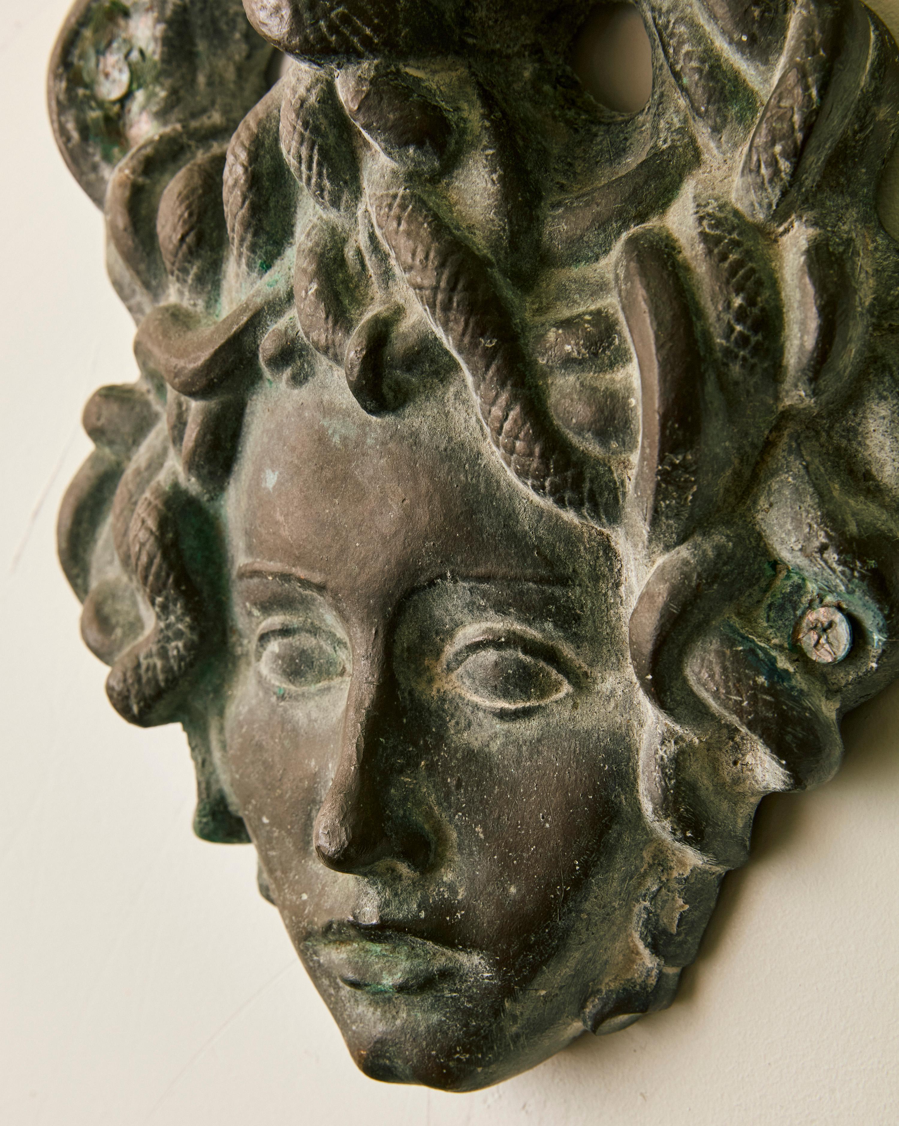 Patinated Bronze Gorgon Head by Andre Arbus &Vadim Androusov In condizioni buone in vendita a Long Island City, NY
