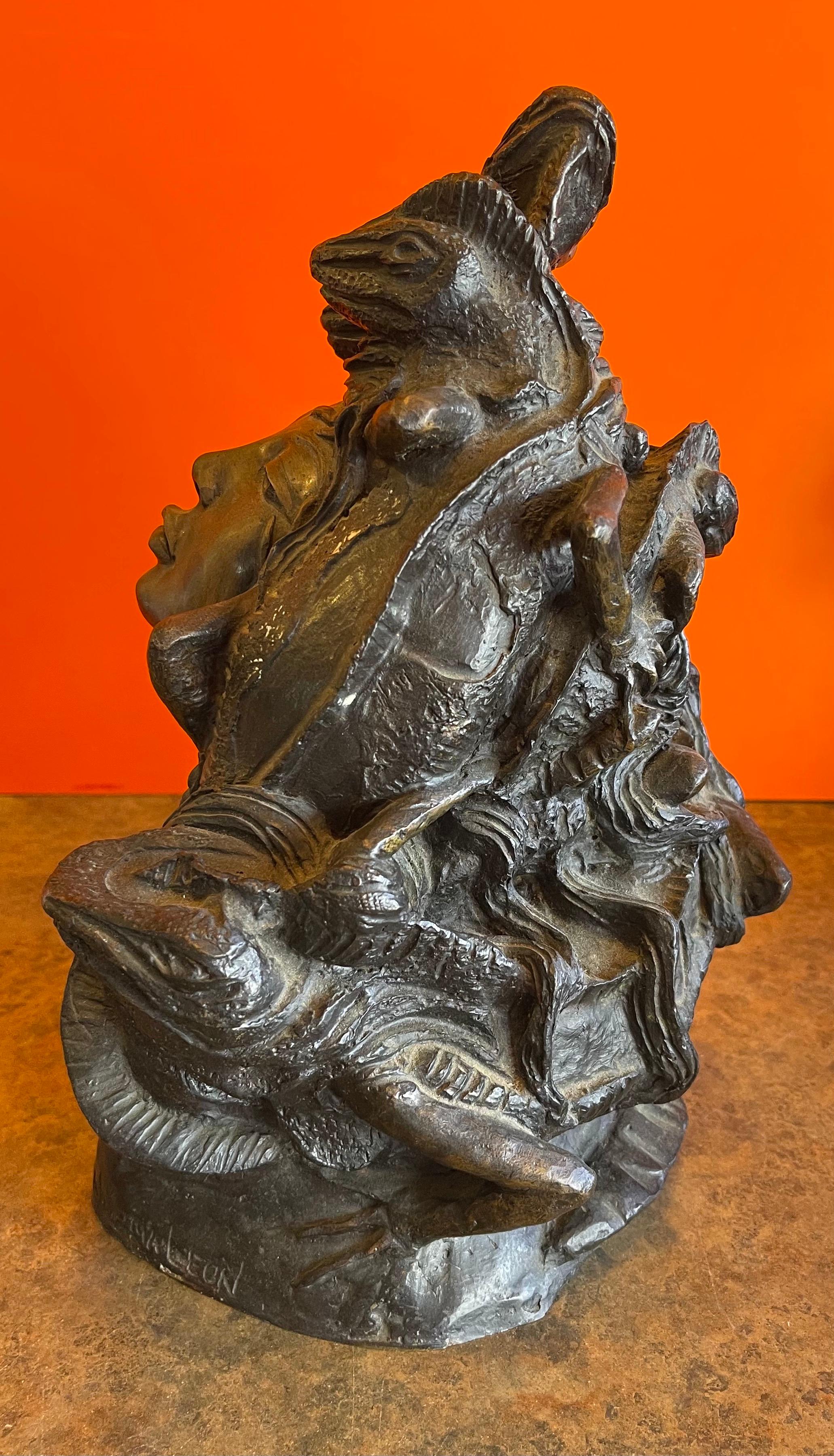 Sculpture « Méduse » en bronze patiné de Norma Leon en vente 2