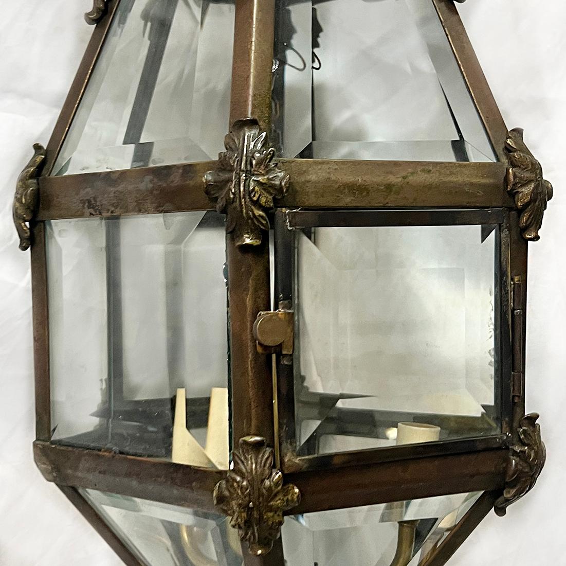 Neoklassizistische Laterne aus patinierter Bronze im Zustand „Gut“ im Angebot in New York, NY