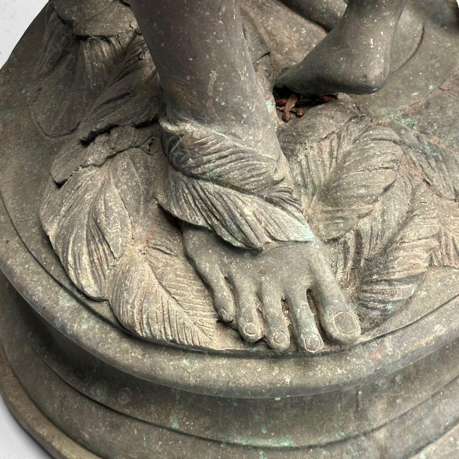 Statue d'extérieur en bronze patiné, Vénus et Cupidon, Sculpture grandeur nature en vente 8