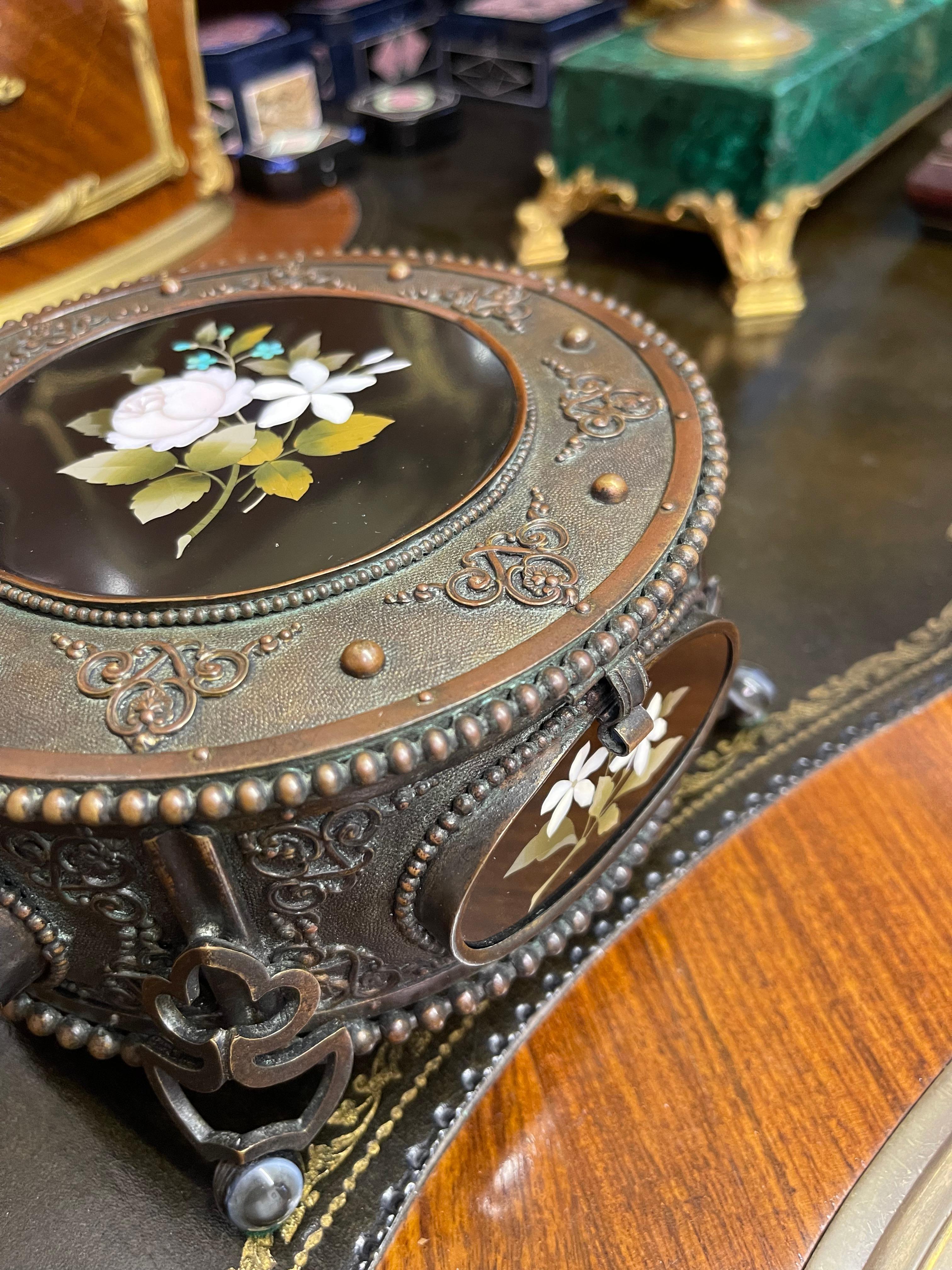 Patinated Bronze & Pietra Dura Decorative Box, Italy circa 1880 For Sale 4