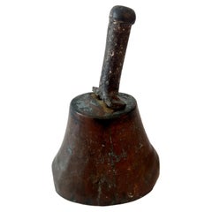 Bell d'école ou cloche de Crier de ville en bronze patiné