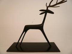 Sculpture de cerf en bronze patiné de Hagenauer