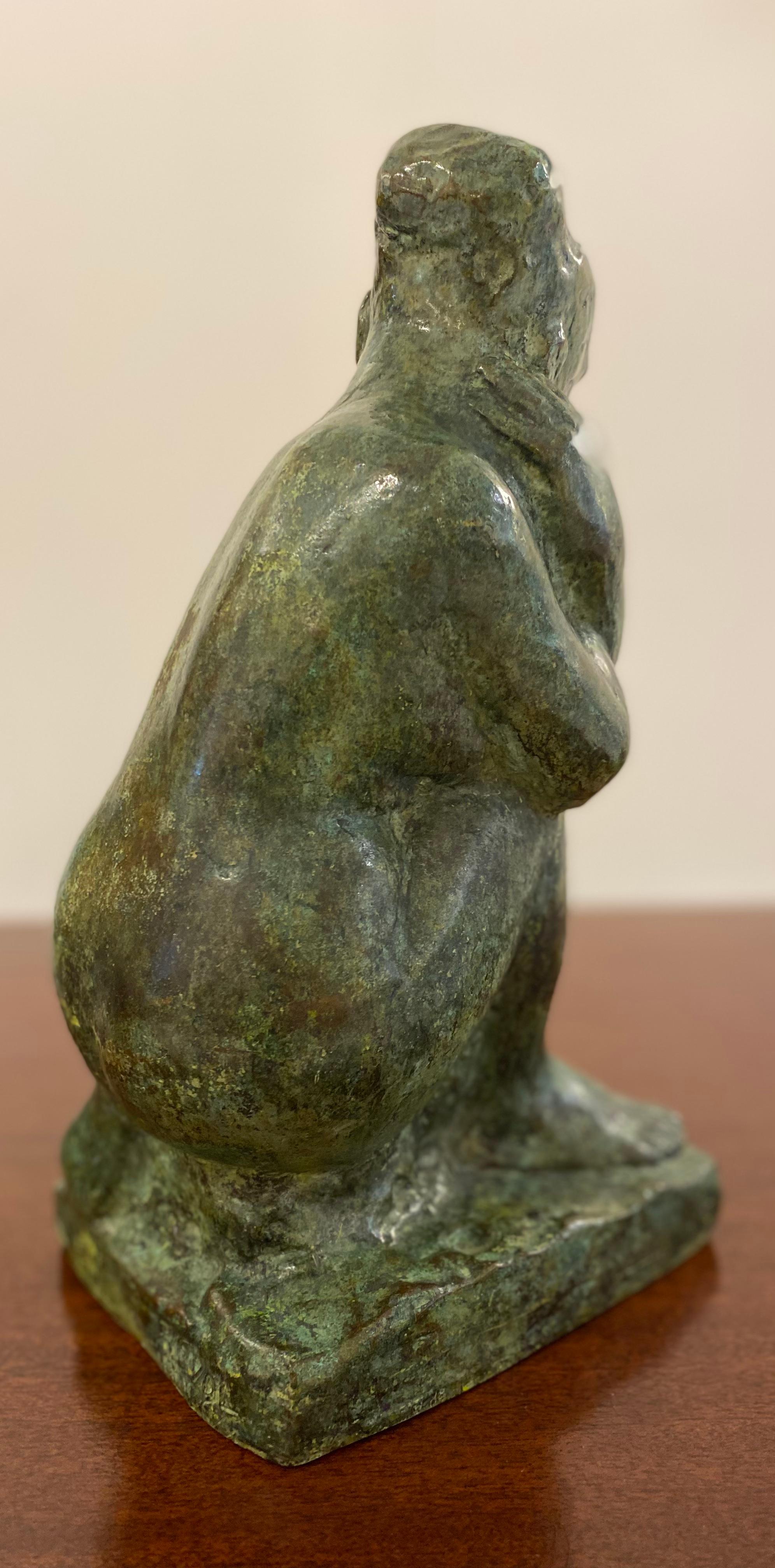 Scultura in bronzo patinato di una donna inginocchiata di Guy Charles Revol 