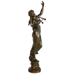 Sculpture en bronze patiné d'une femme « Muses des Bois », signée Eug. Marioton