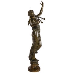 Scultura in bronzo patinato di una donna "Muses des Bois", firmata Eug. Marioton