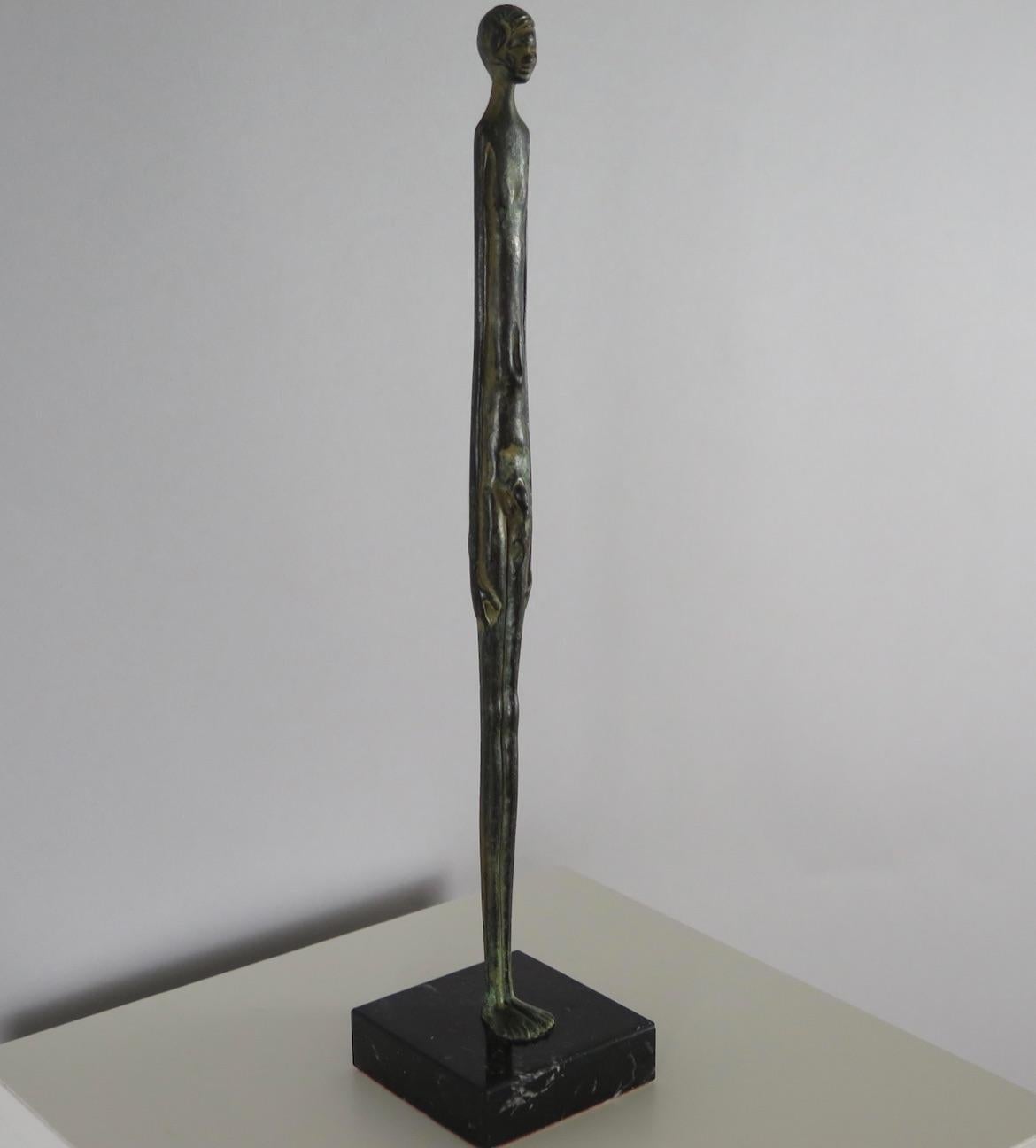 Escultura de bronce patinado de un joven, Italia Bronce en venta