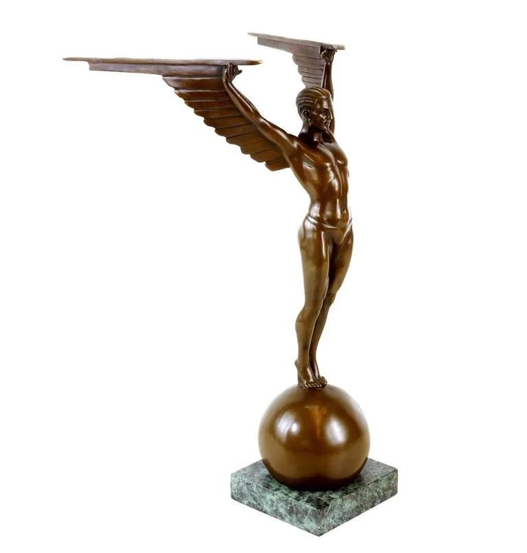 Escultura de bronce patinado de Ícaro, base de mármol, estilo Art Déco, siglo XXI.

Escultura de Ícaro en bronce patinado, base de mármol, estilo Art Déco, siglo XXI.
h: 47,5 cm, ancho: 26 cm, fondo: 25,5 cm
Peso: 4,3 kg
