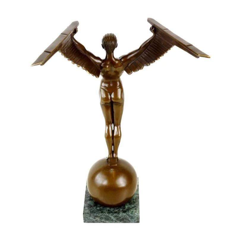 Escultura de Bronce Patinado de Ícaro, Base de Mármol, Estilo Art Decó, Siglo XXI. en venta 1