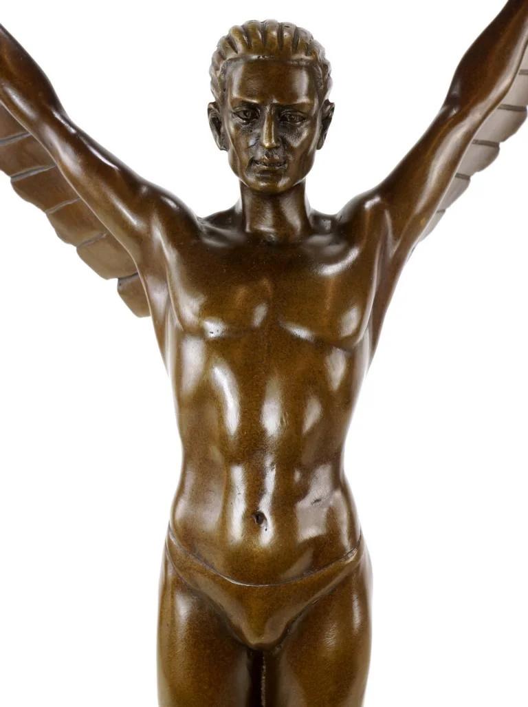 Escultura de Bronce Patinado de Ícaro, Base de Mármol, Estilo Art Decó, Siglo XXI. en venta 2
