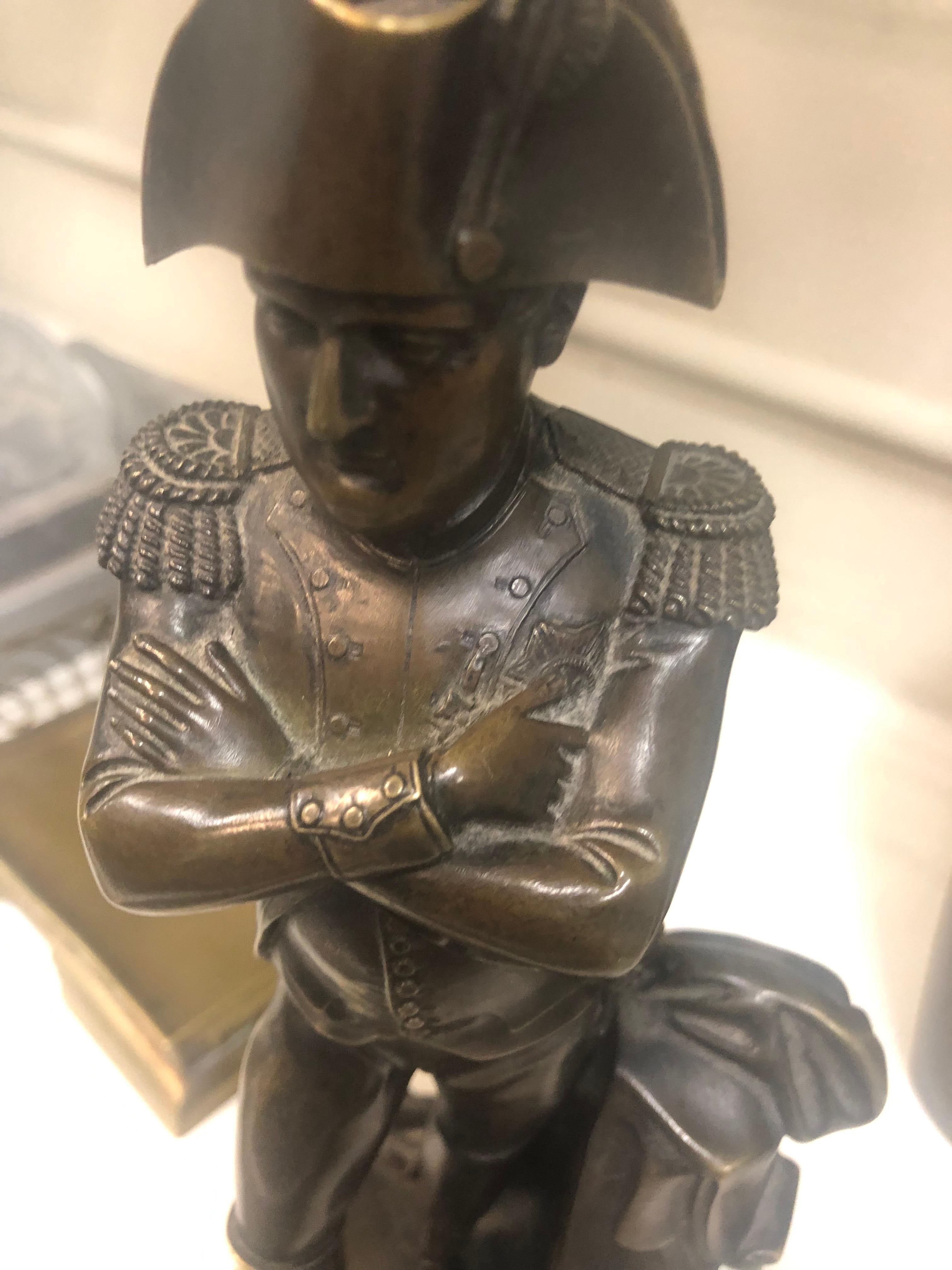 Sculpture de Napoléon en bronze patiné en vente 2