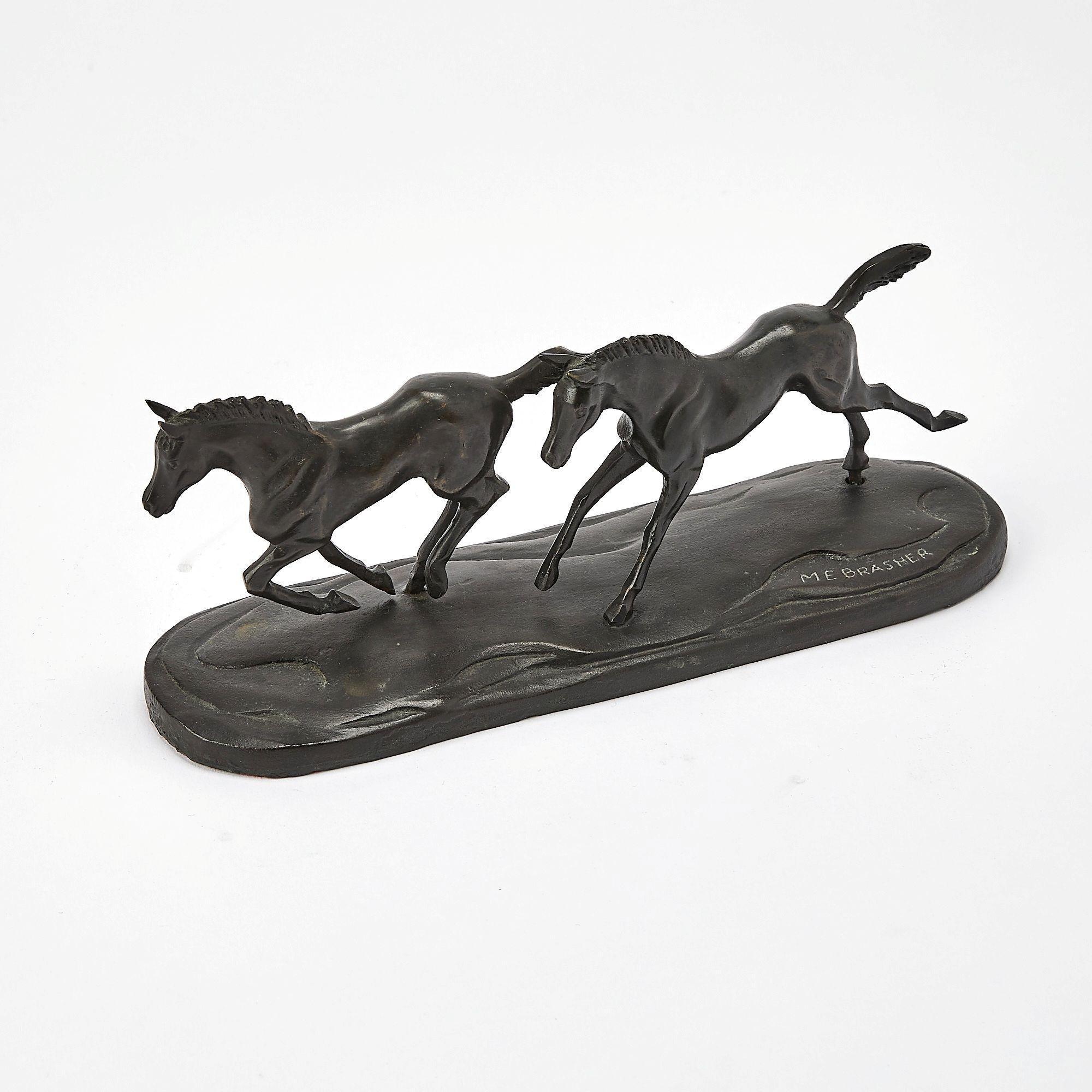 Scultura in bronzo patinato con due cavalli in corsa In condizioni buone in vendita a Houston, TX