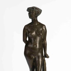 Sculpture en bronze patiné sur socle en pierre, période Art déco, vers 1930.