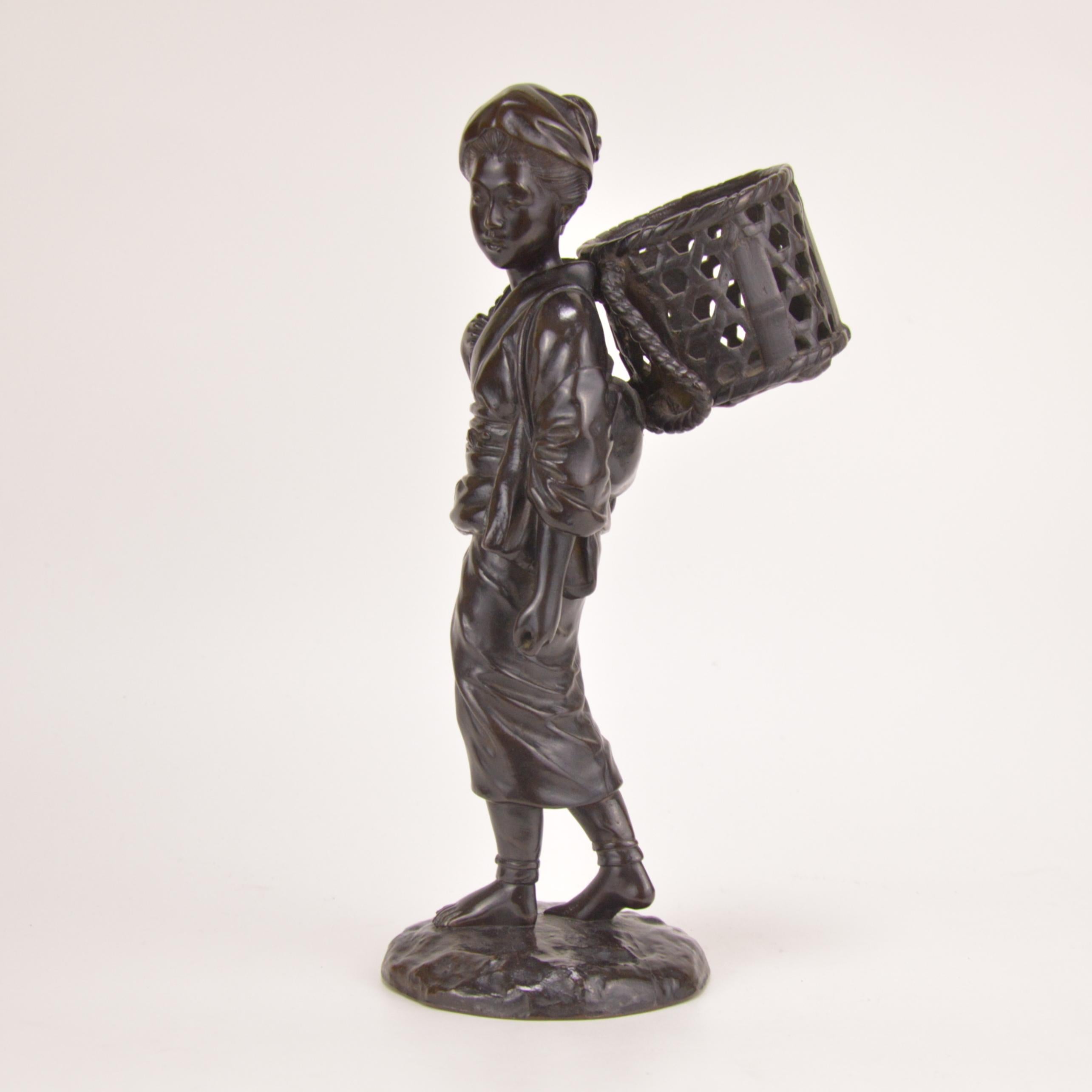 Patinated Bronze Statue Representing a Peasant Girl Holding a Basket Japan, 1900 For Sale 1