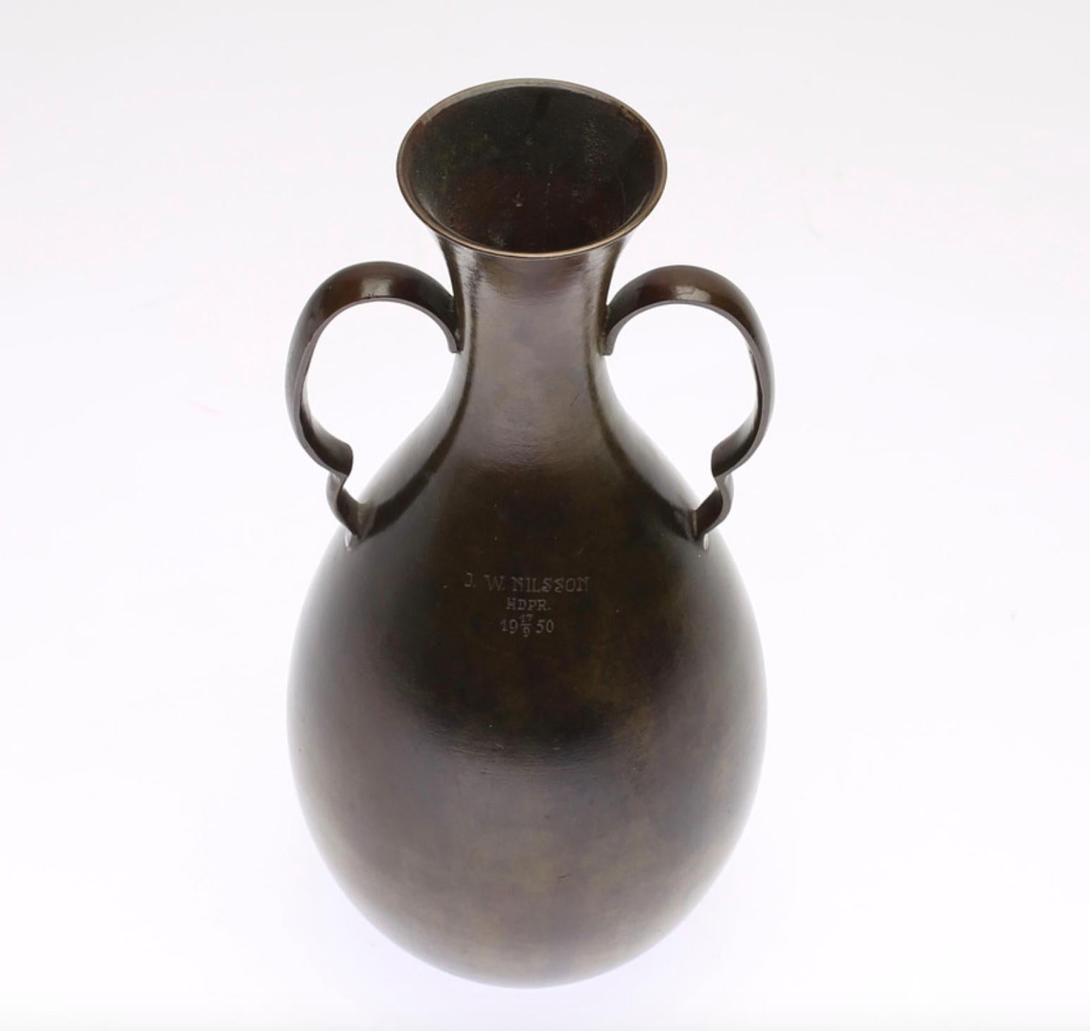 Schwedische Vase aus patinierter Bronze im Zustand „Gut“ im Angebot in Long Island City, NY