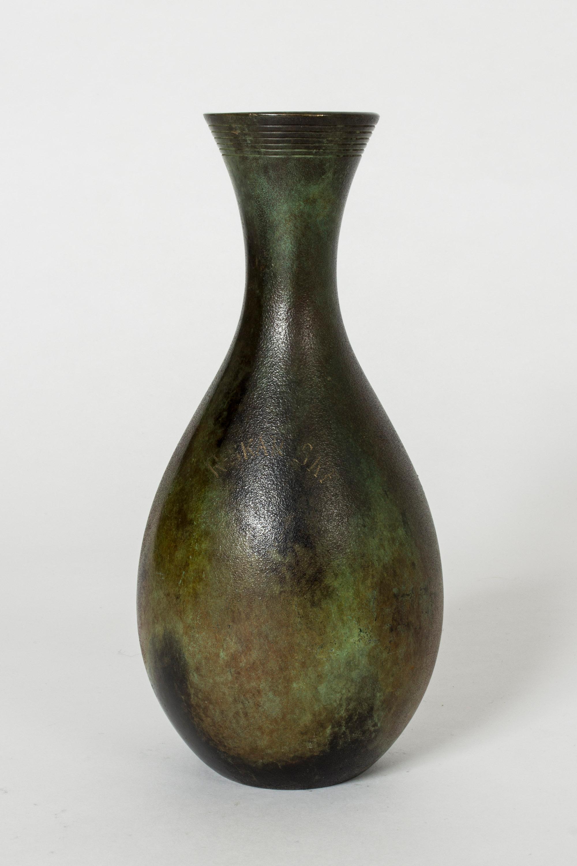 Elegant bronze vase from GAB, patinated dark green in varying nuances. Classic shape with decorative stripes around the rim.