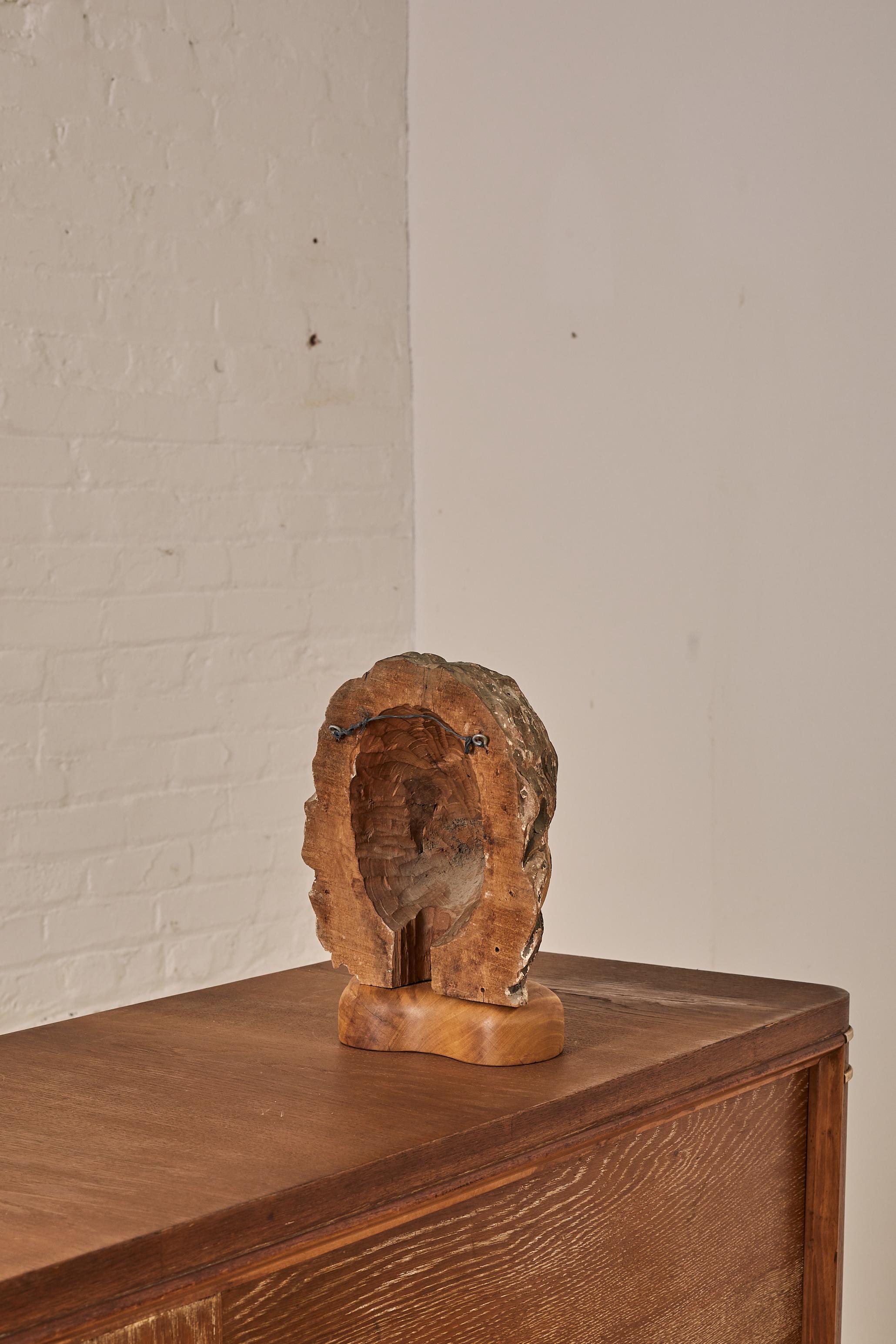 Mid-Century moderno Busto con testa intagliata patinata in vendita
