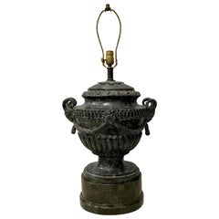 Lampe de bureau urne en bronze moulé patiné de Maitland Smith, vers 1960