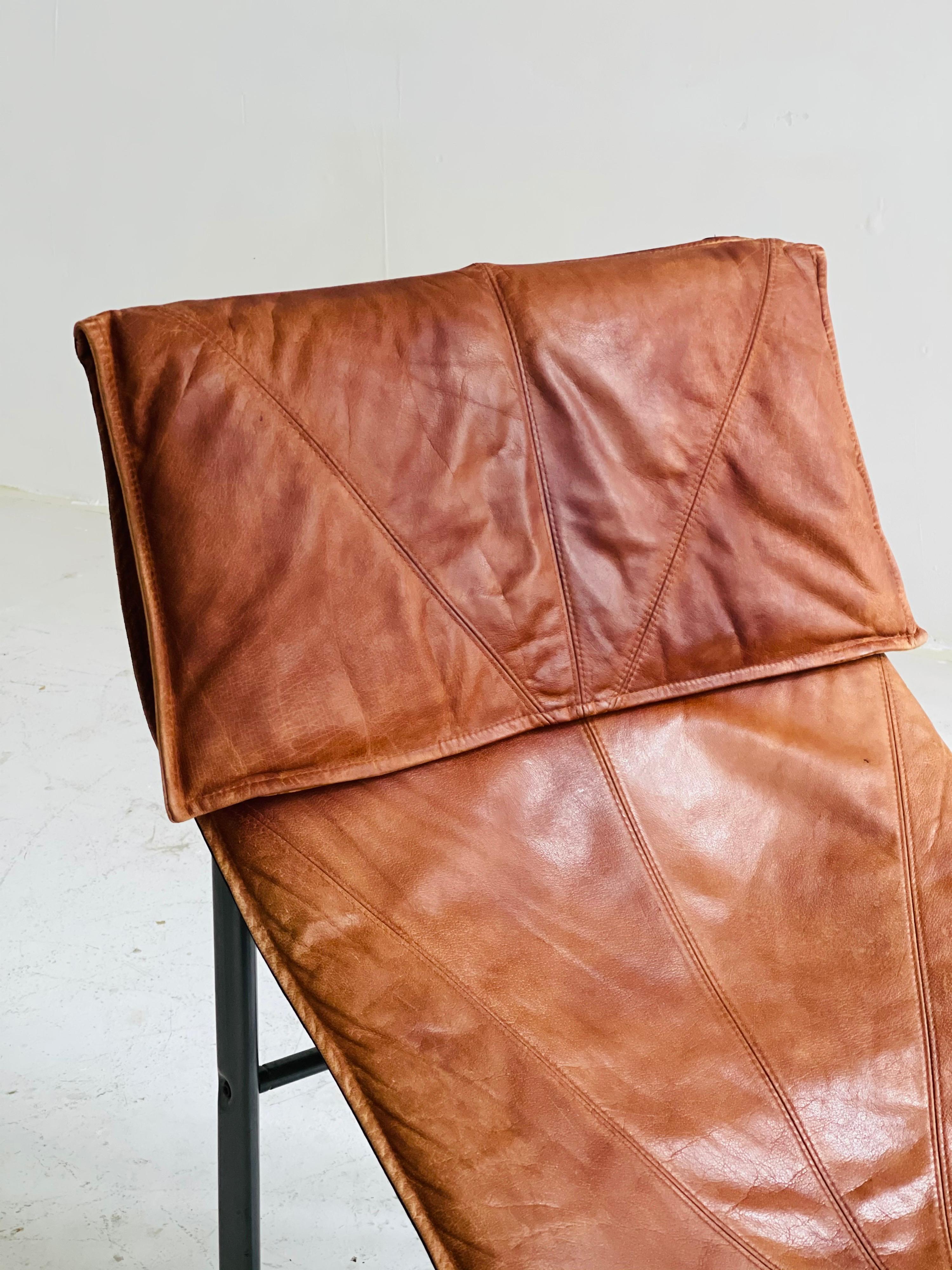 Patinated Cognac Leather Chaise Longue by Tord Bjorklund, Sweden, 1970 For Sale 3