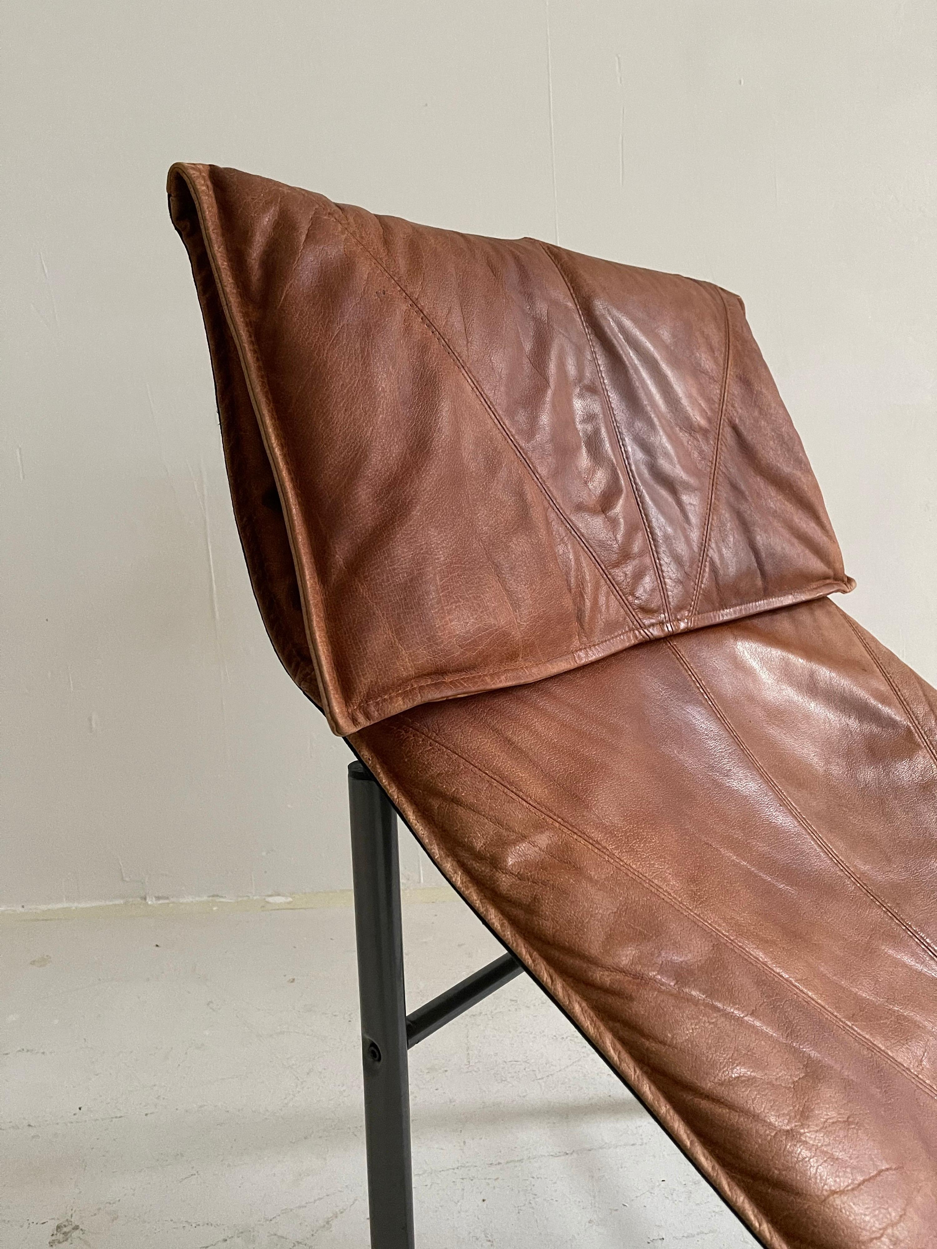 Patinated Cognac Leather Chaise Longue by Tord Bjorklund, Sweden, 1970 For Sale 4