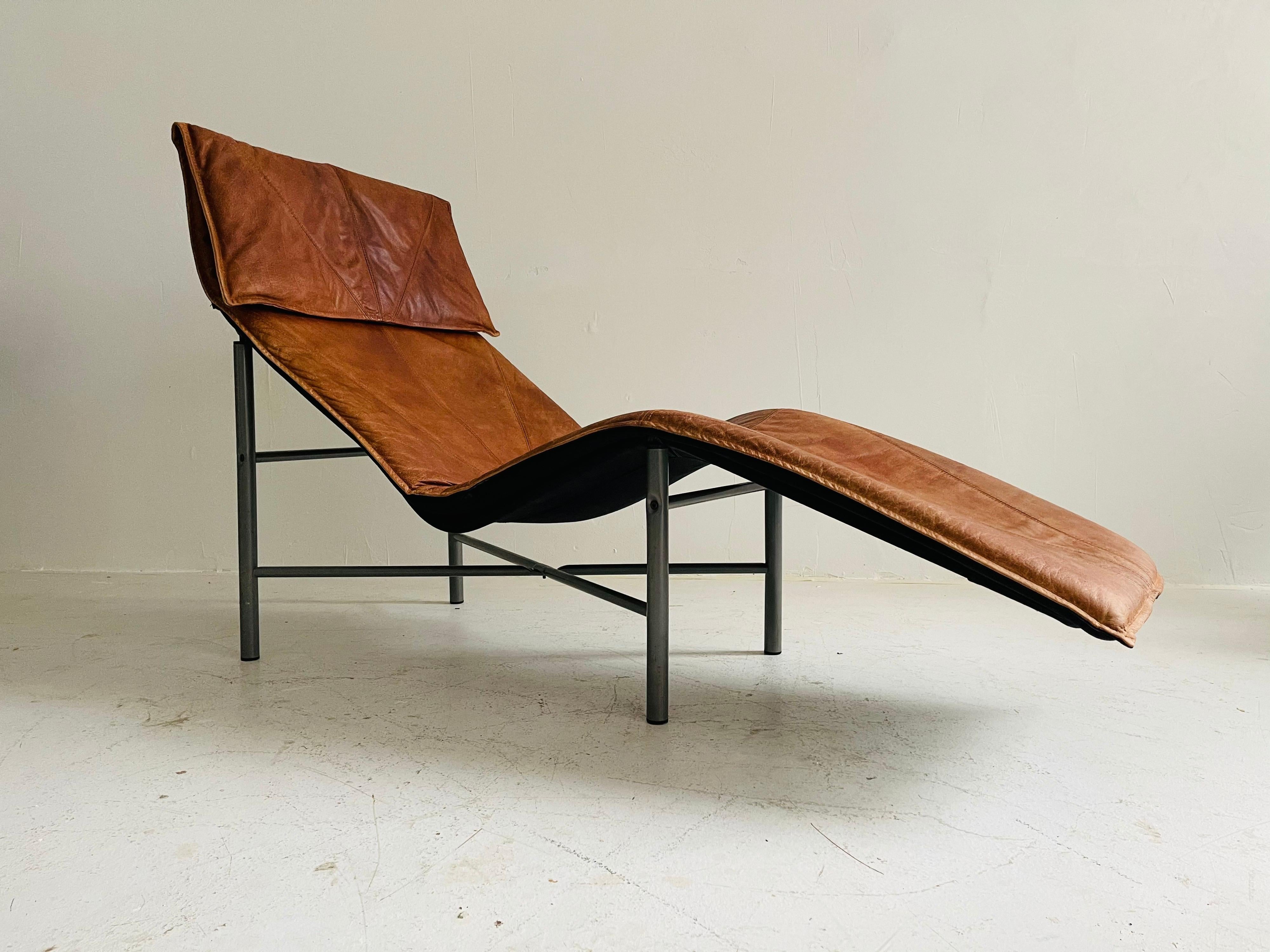 Patinated Cognac Leather Chaise Longue by Tord Bjorklund, Sweden, 1970 For Sale 10